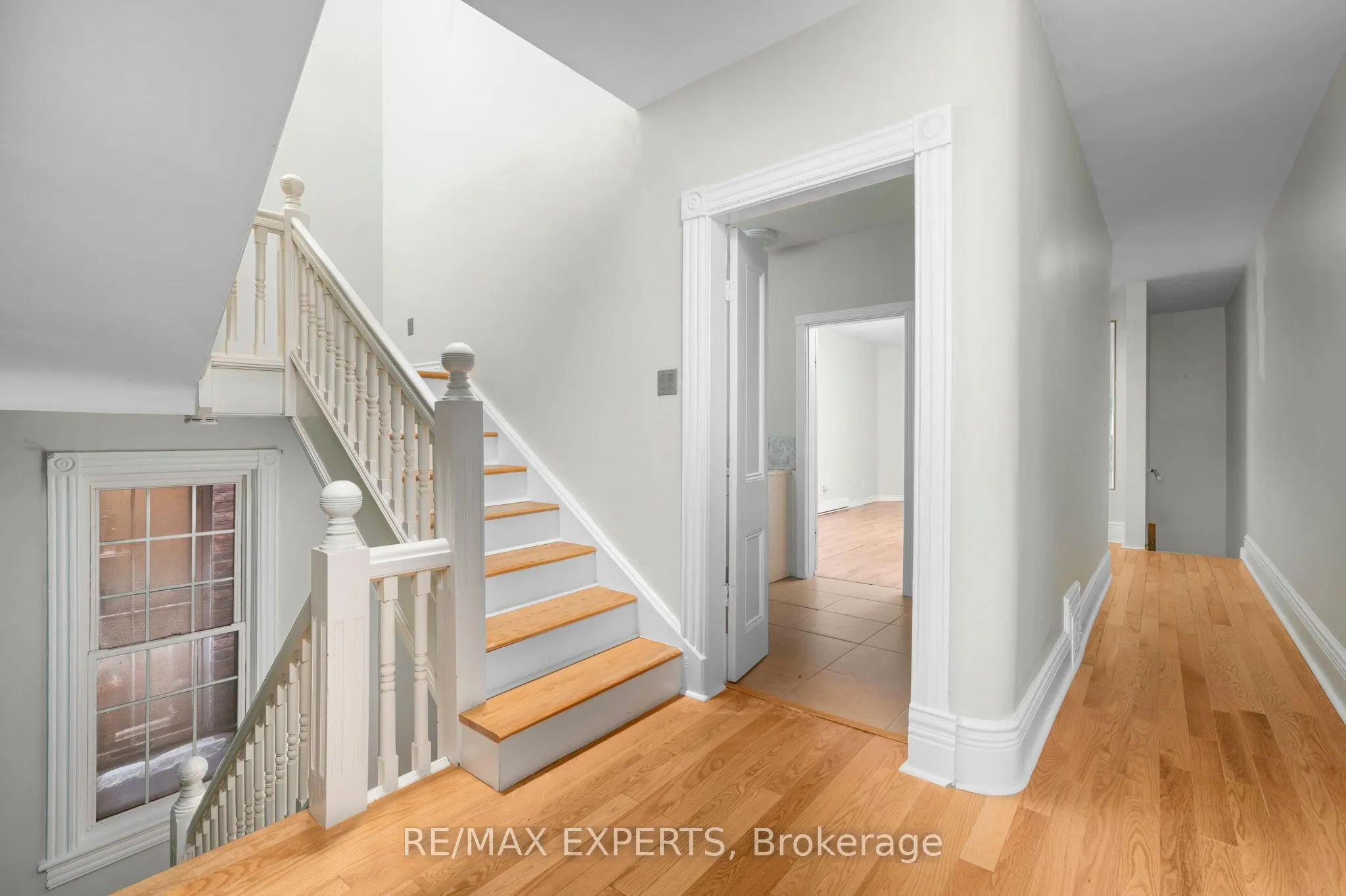 382 Bathurst Street