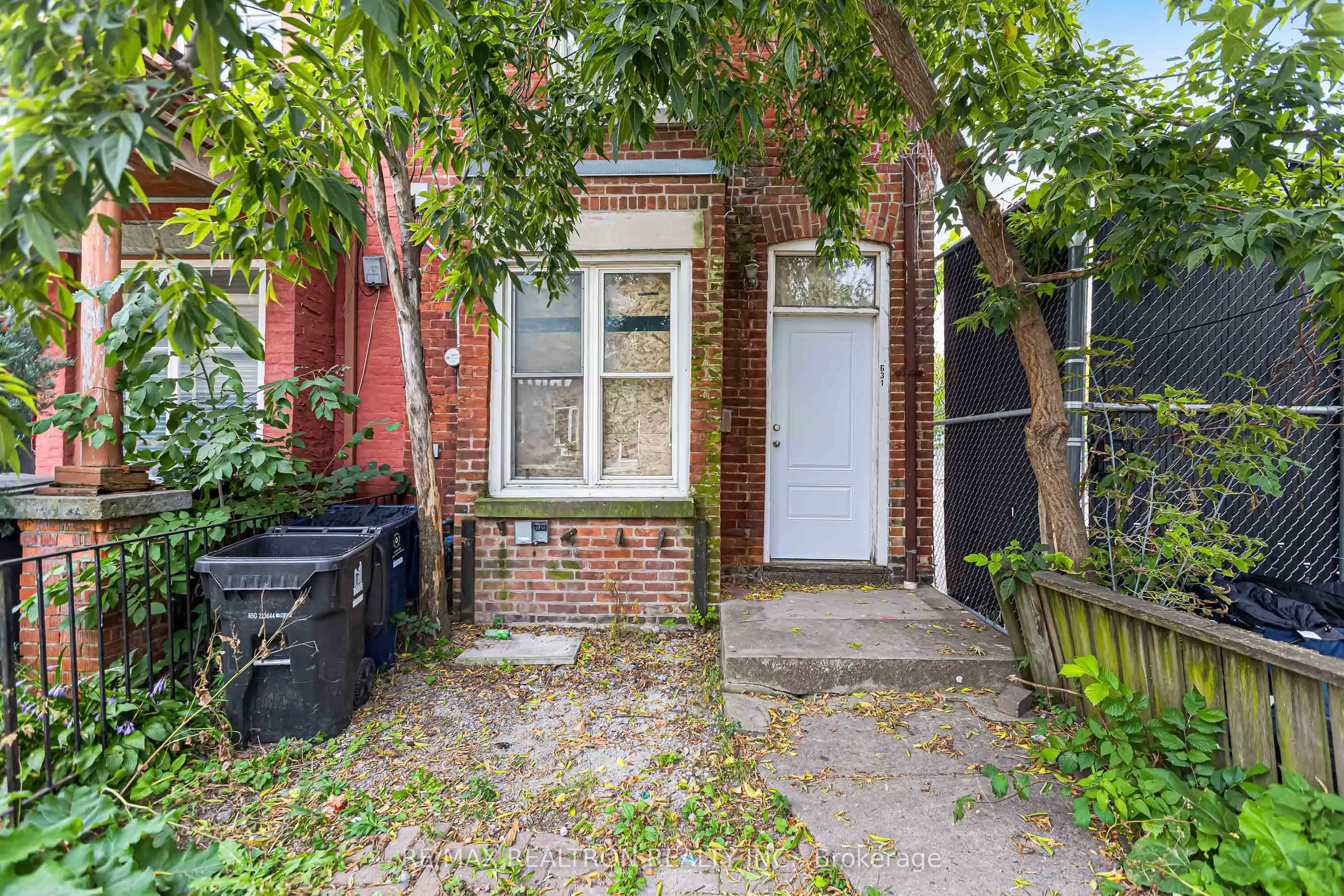 631 Richmond Street W