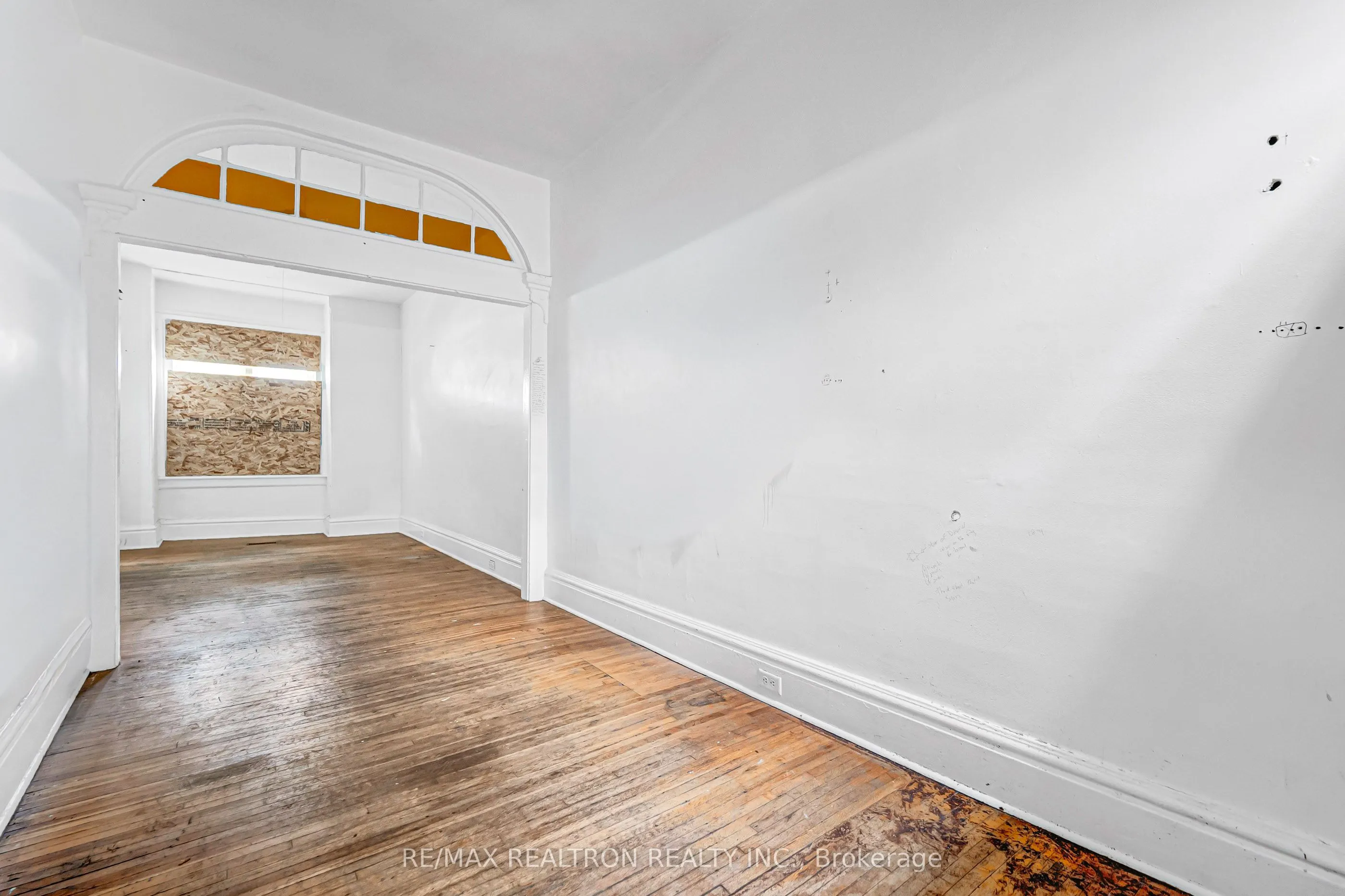 631 Richmond Street W