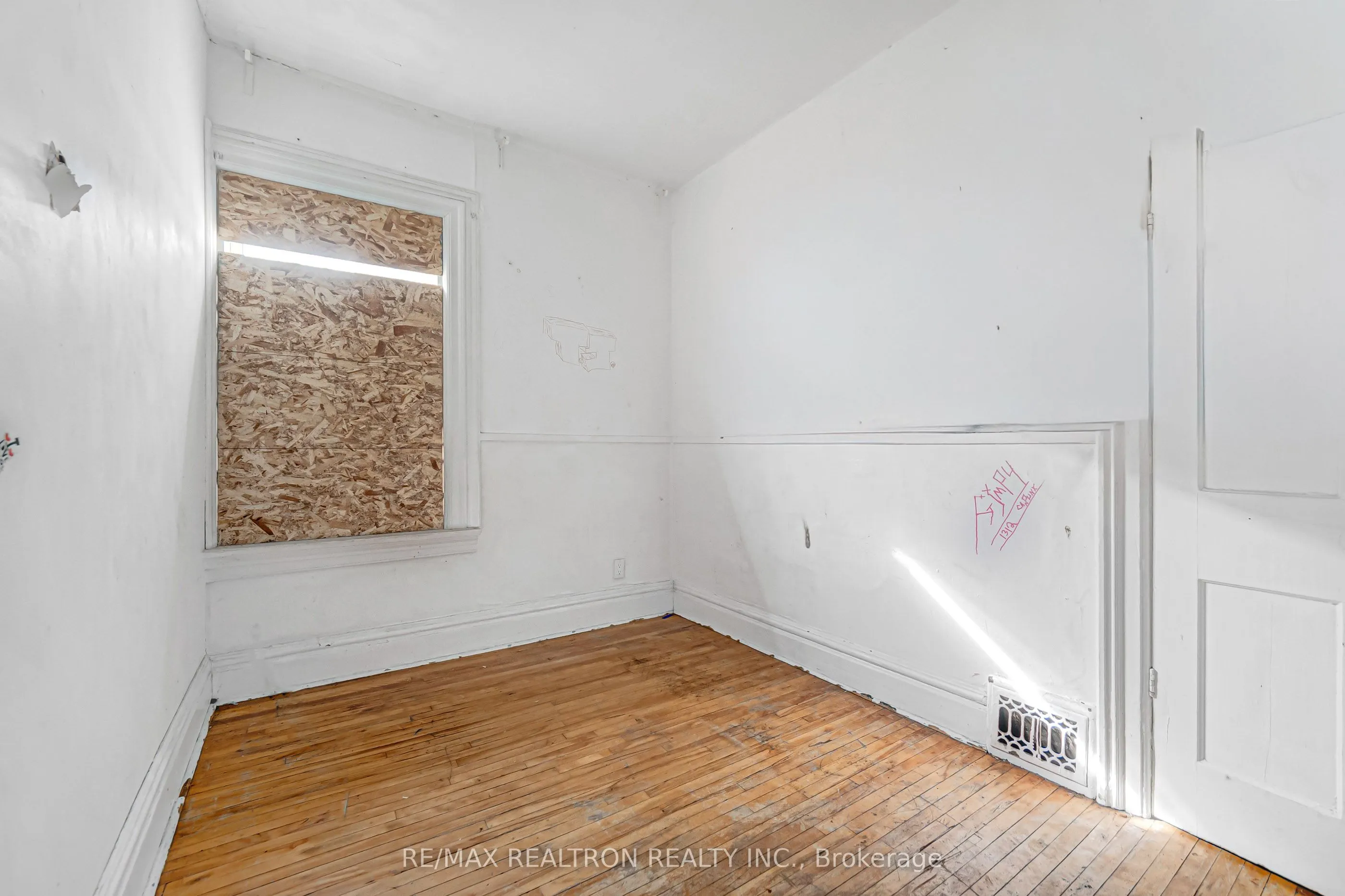 631 Richmond Street W
