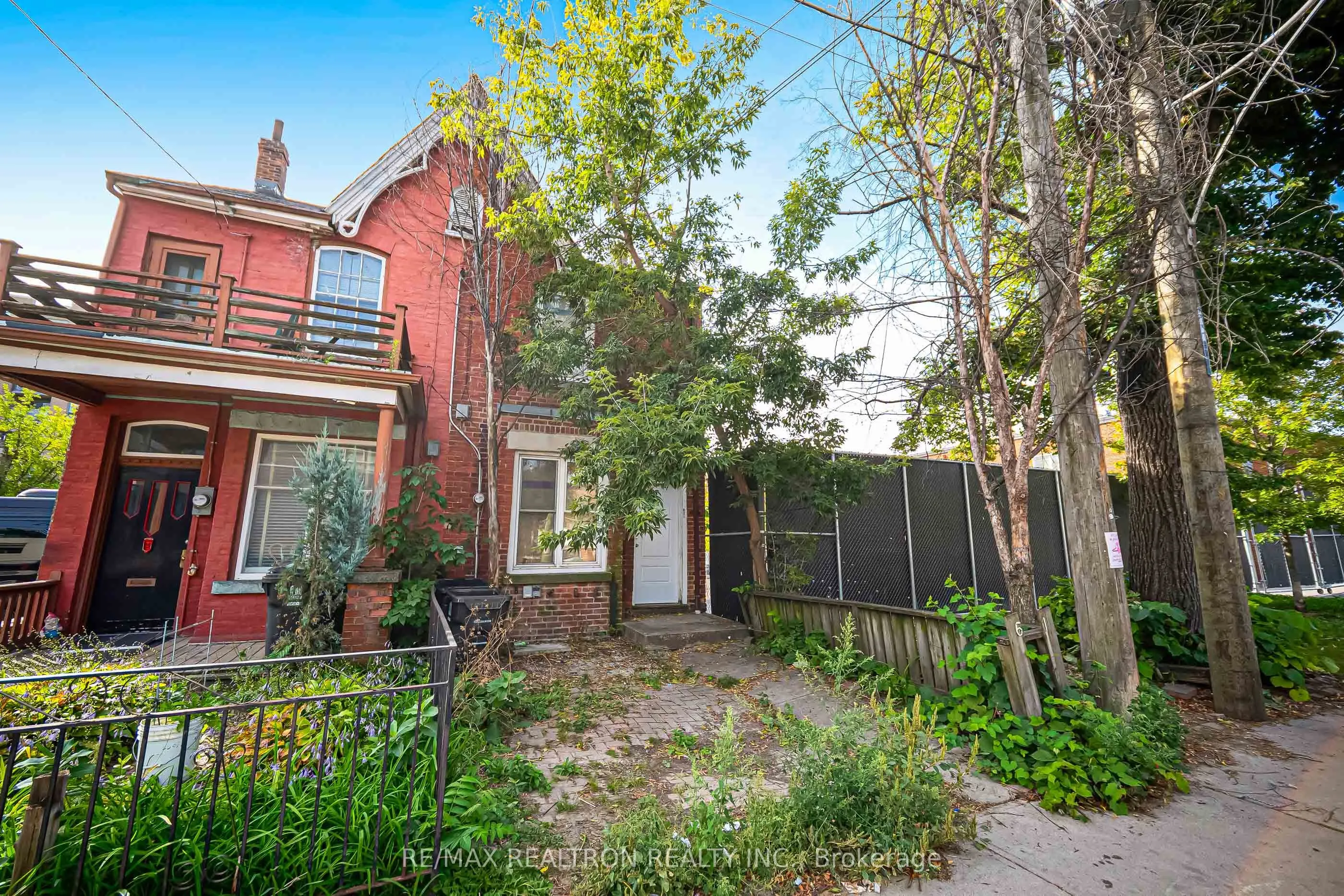 631 Richmond Street W
