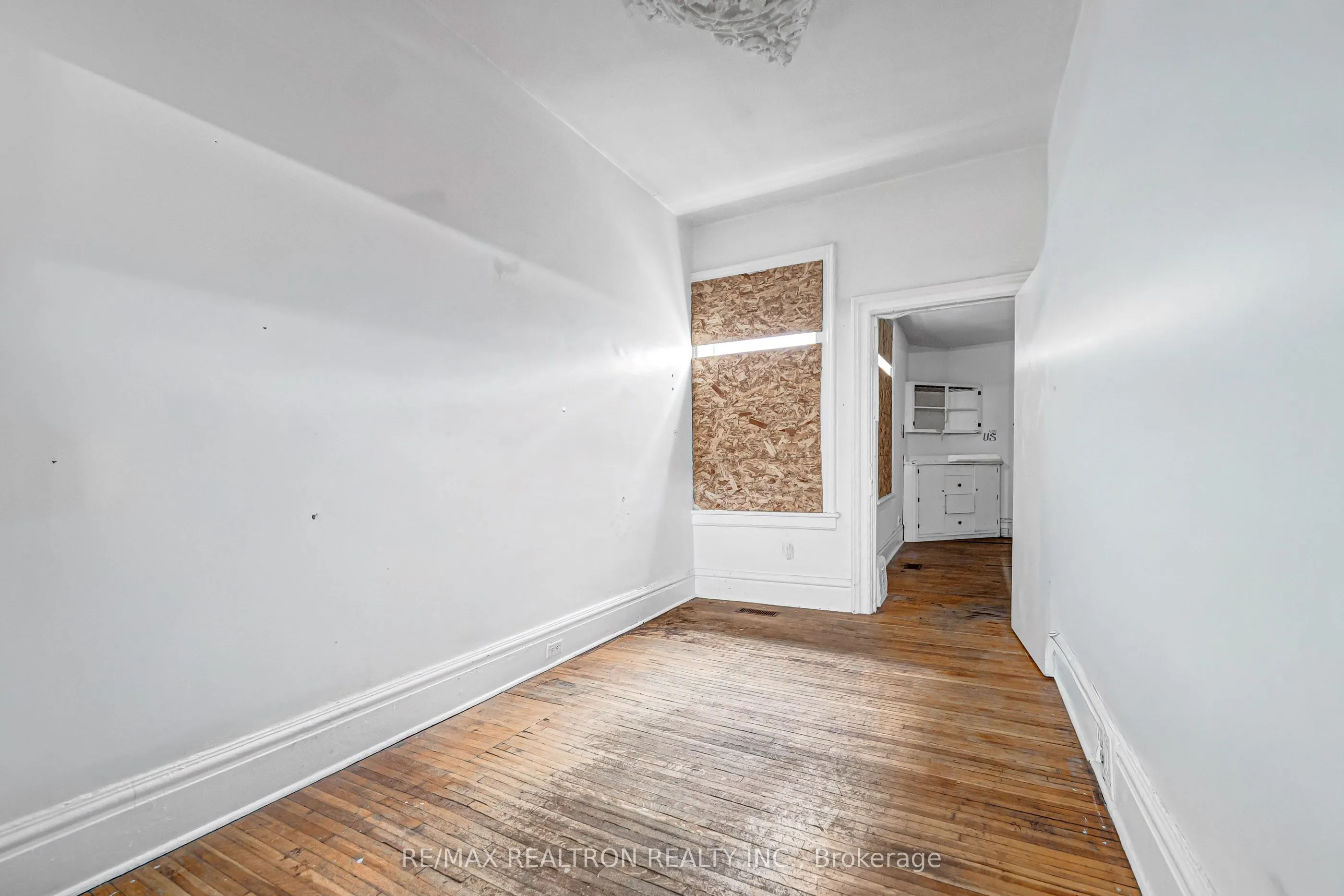 631 Richmond Street W