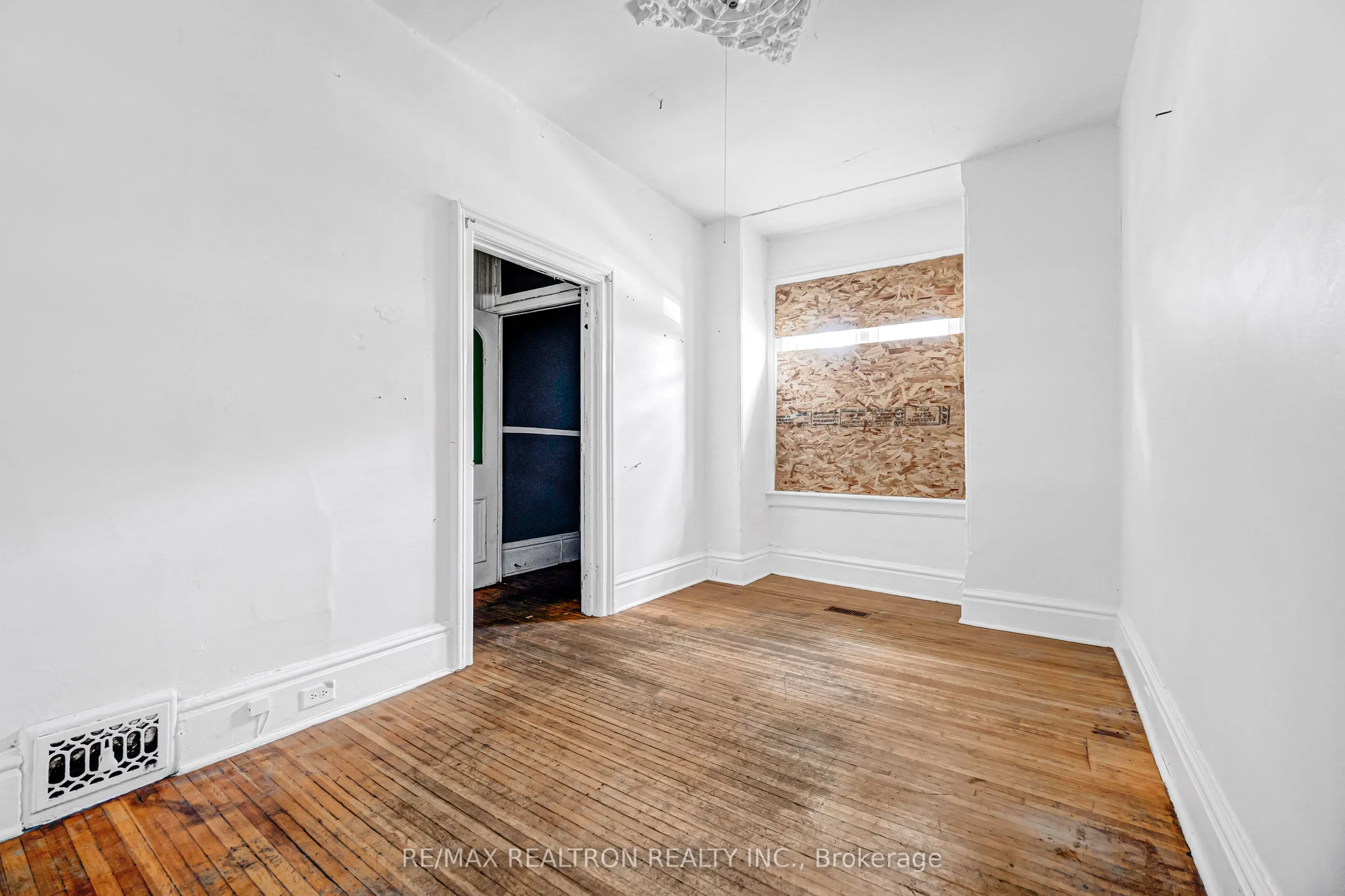 631 Richmond Street W