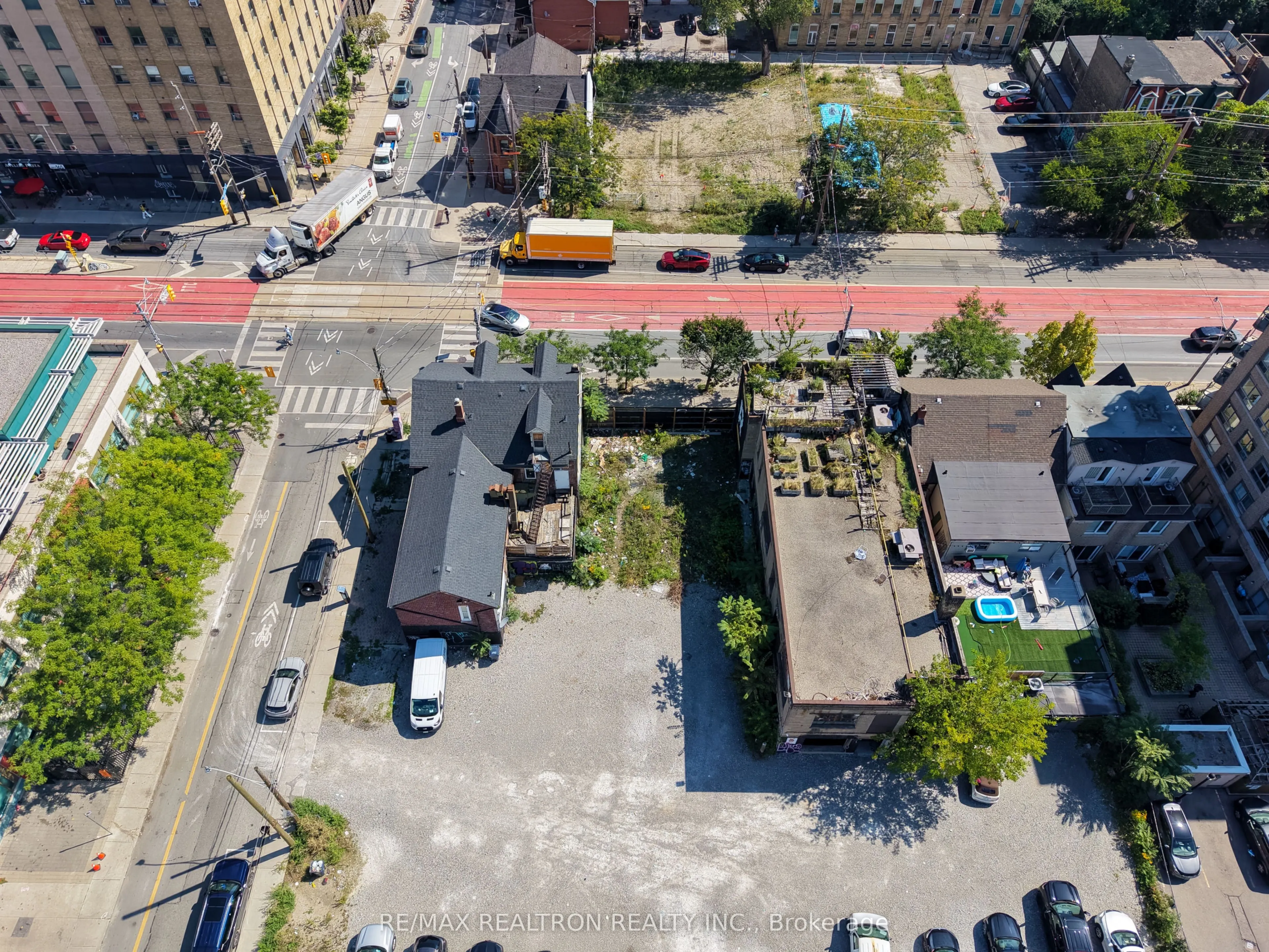 631 Richmond Street W