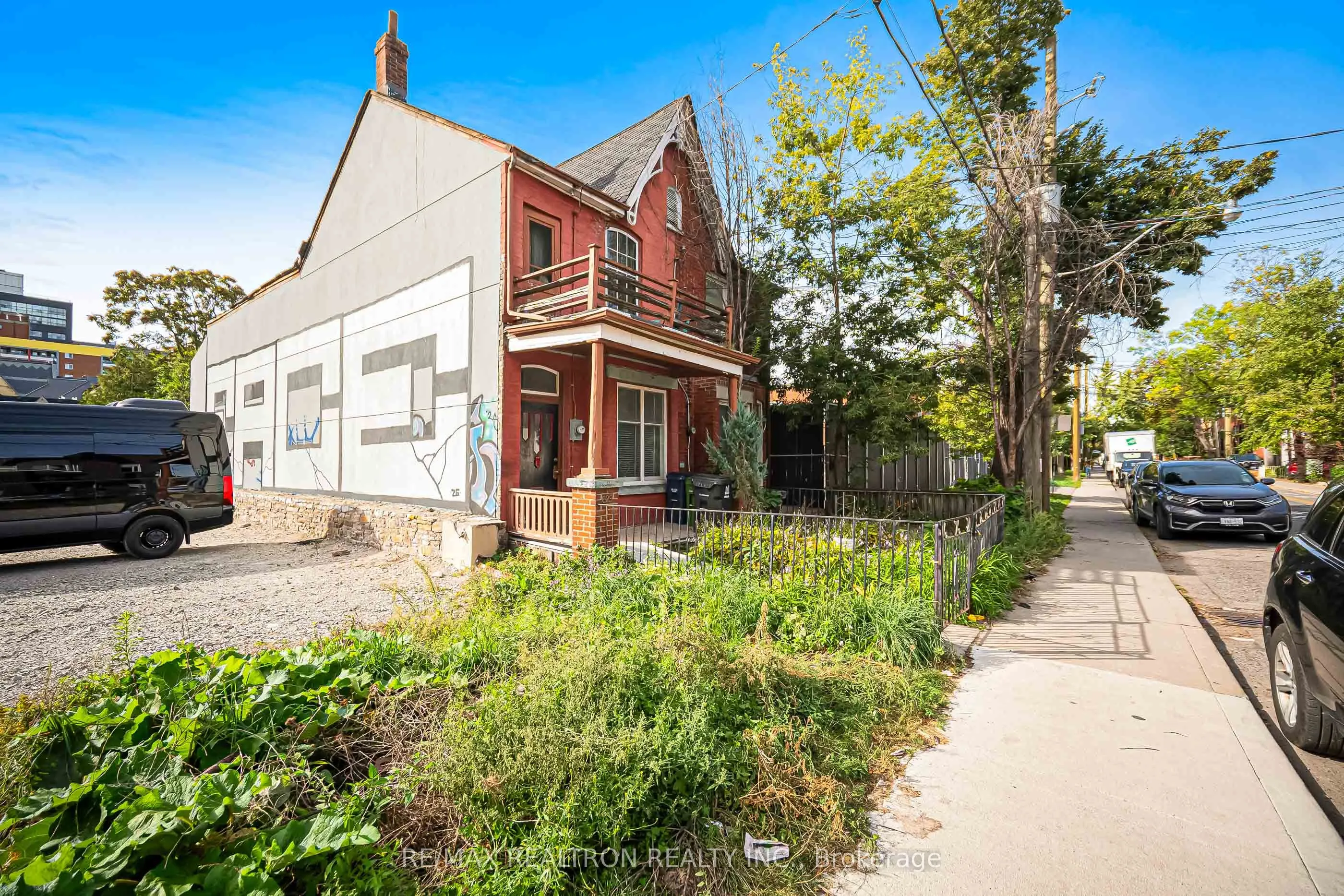 631 Richmond Street W