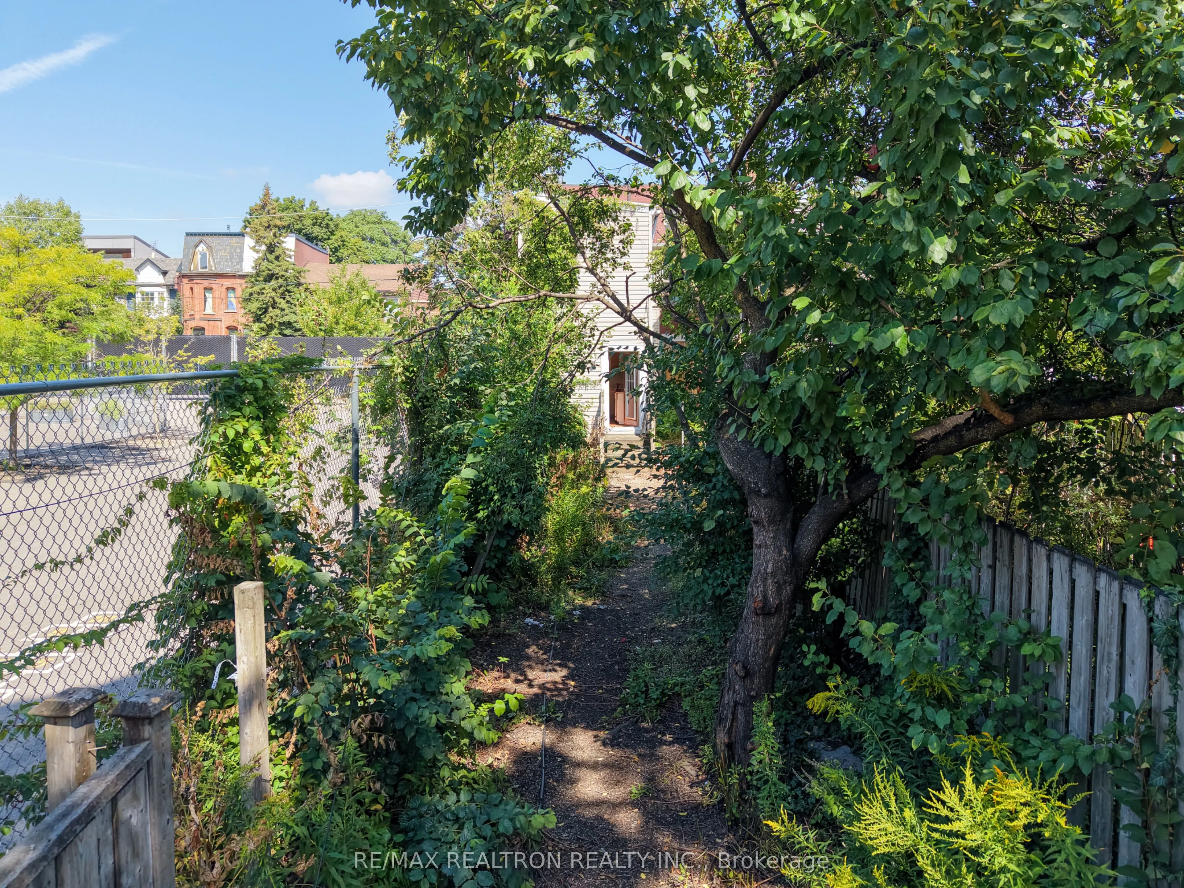 631 Richmond Street W
