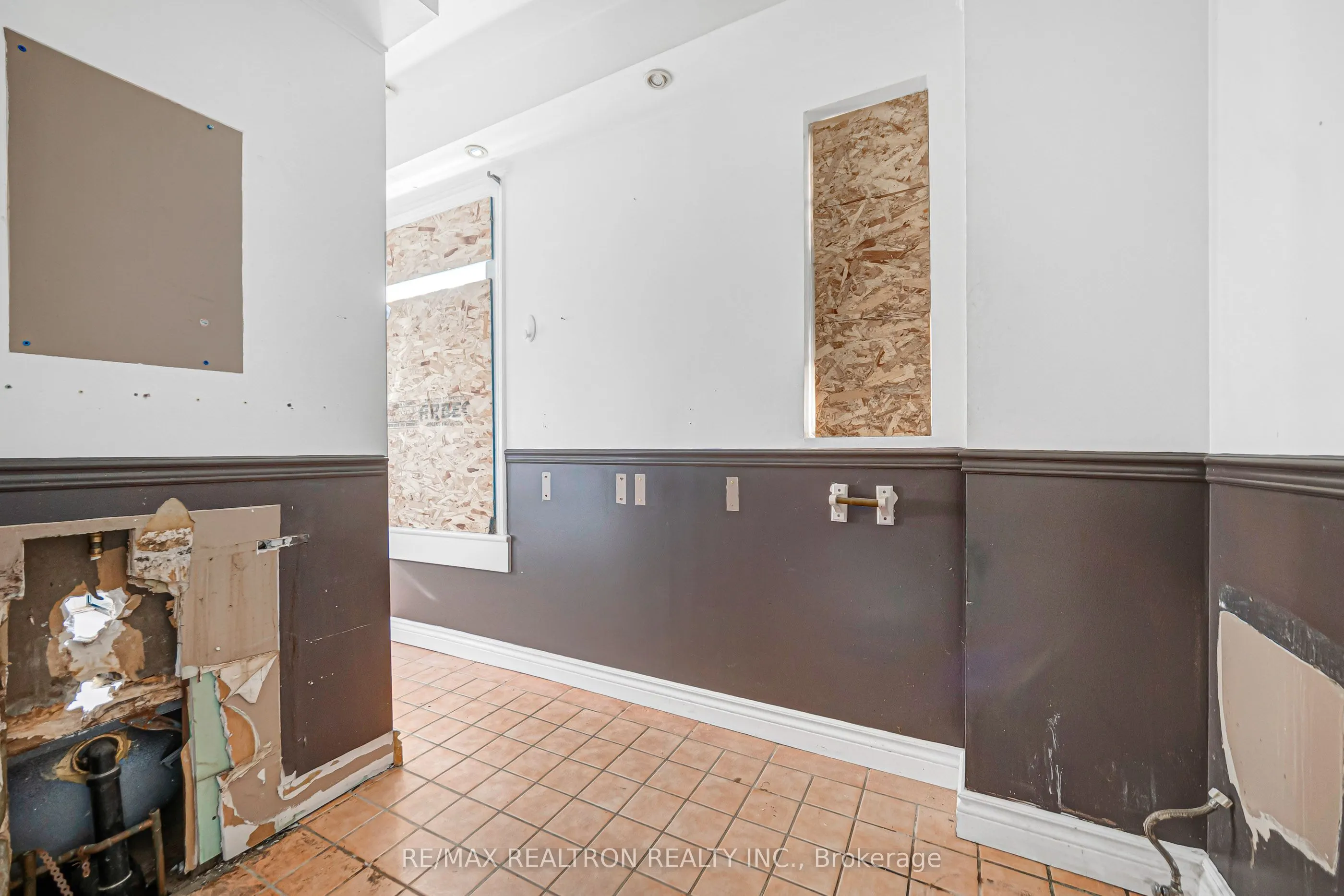 631 Richmond Street W