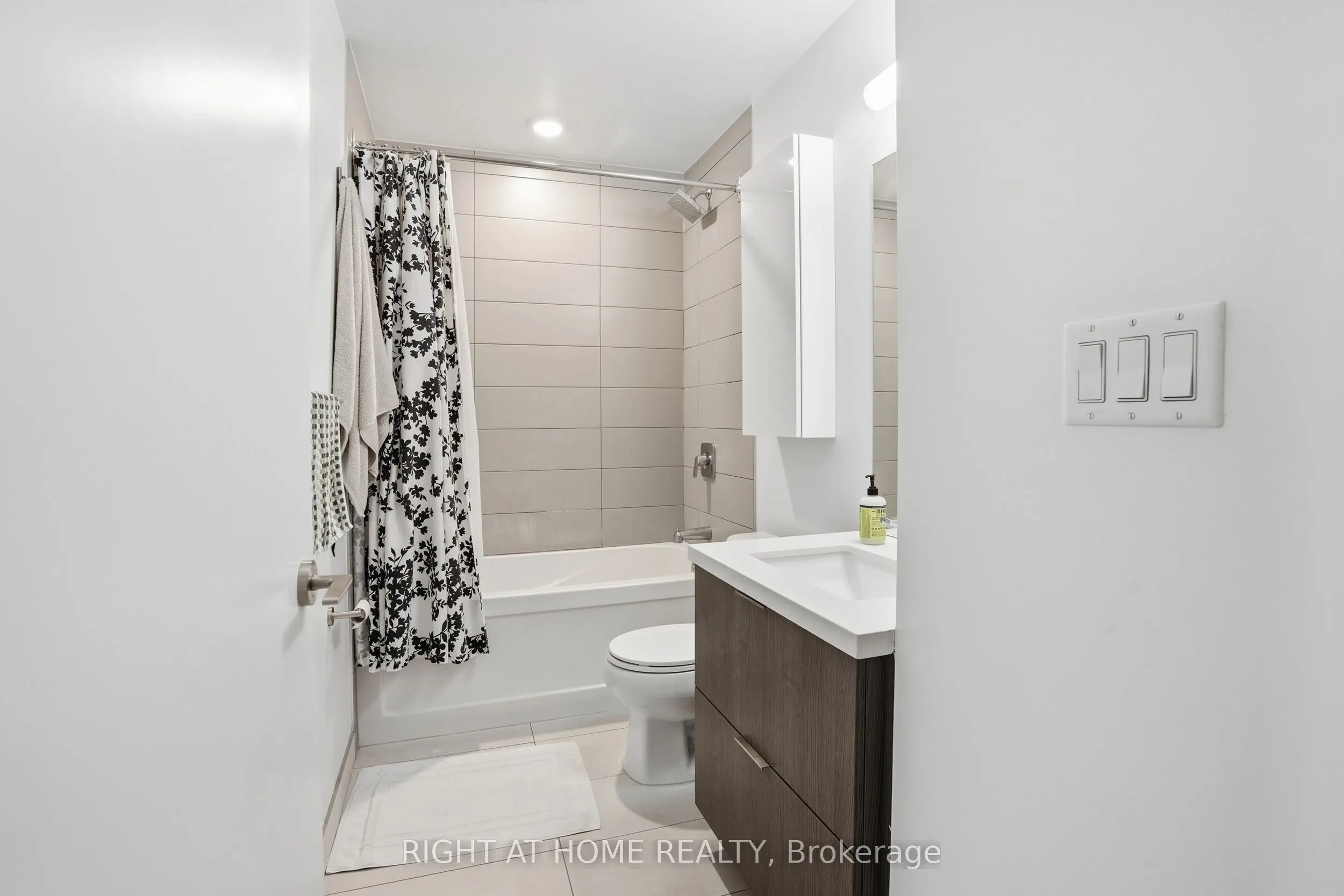109 Ossington Avenue #511