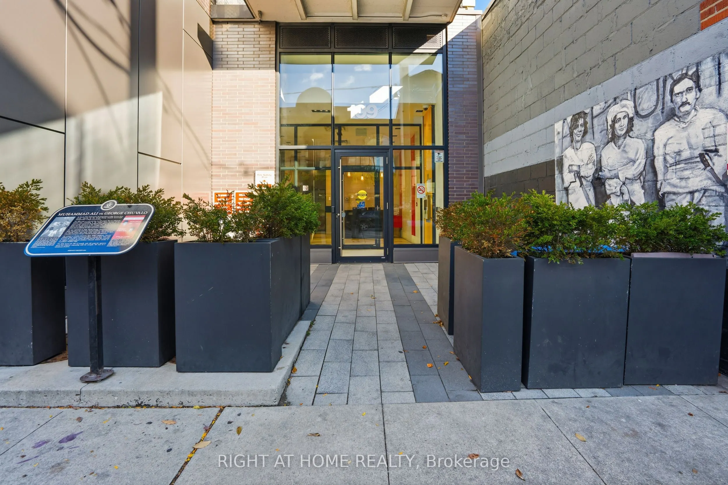 109 Ossington Avenue #511