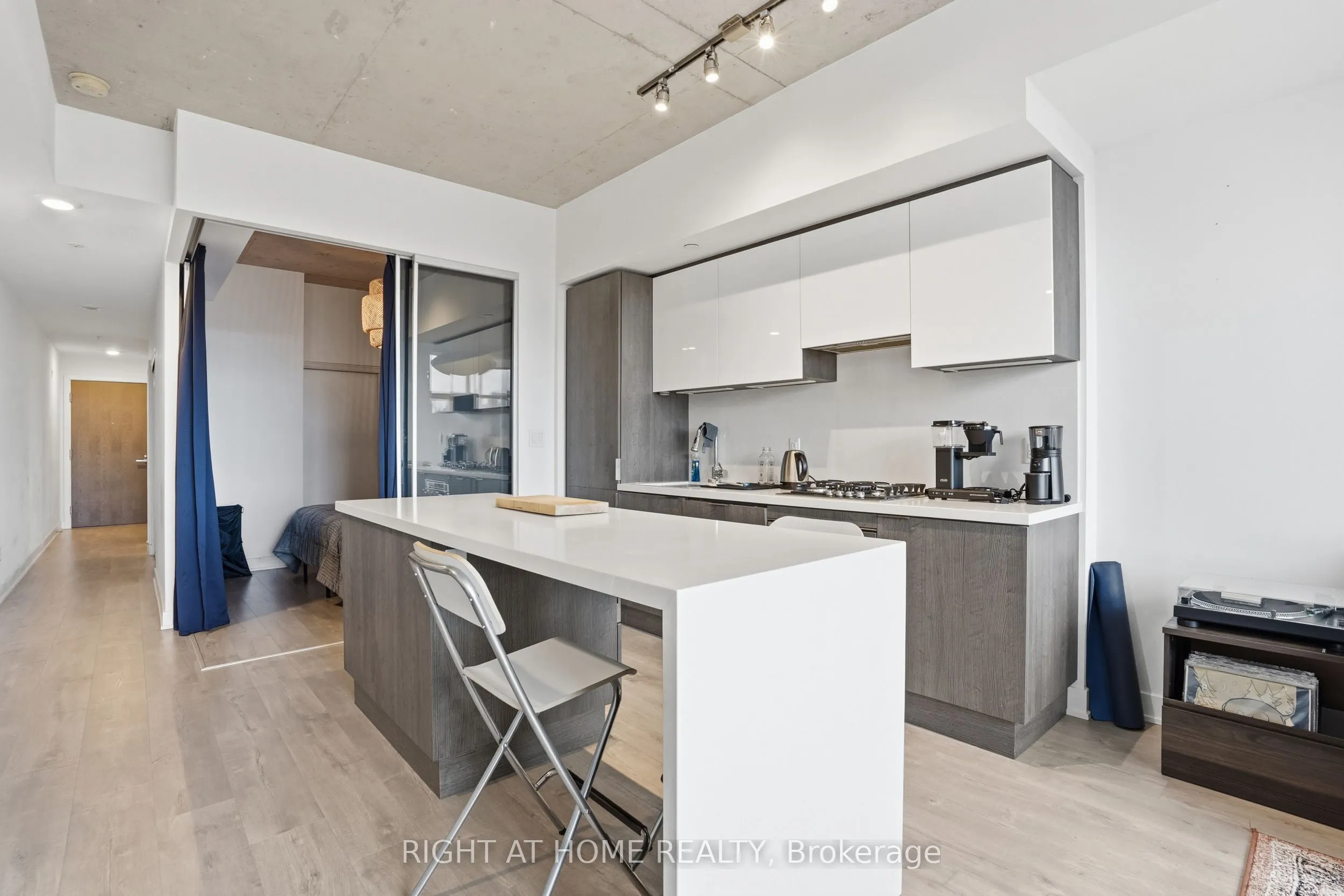 109 Ossington Avenue #511
