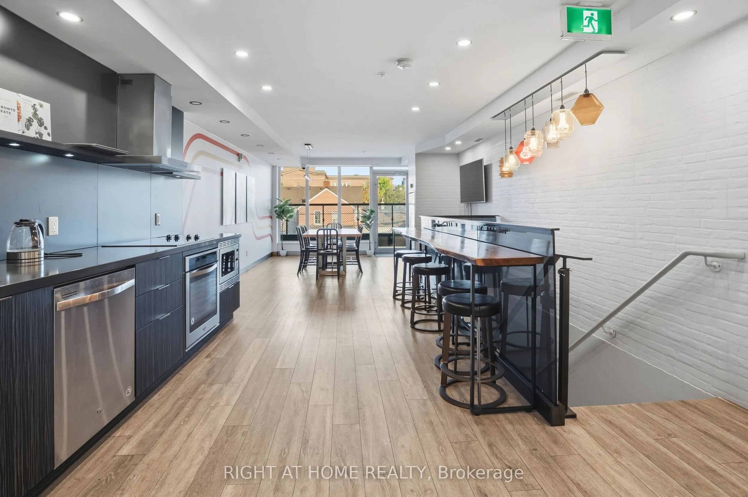 109 Ossington Avenue #511