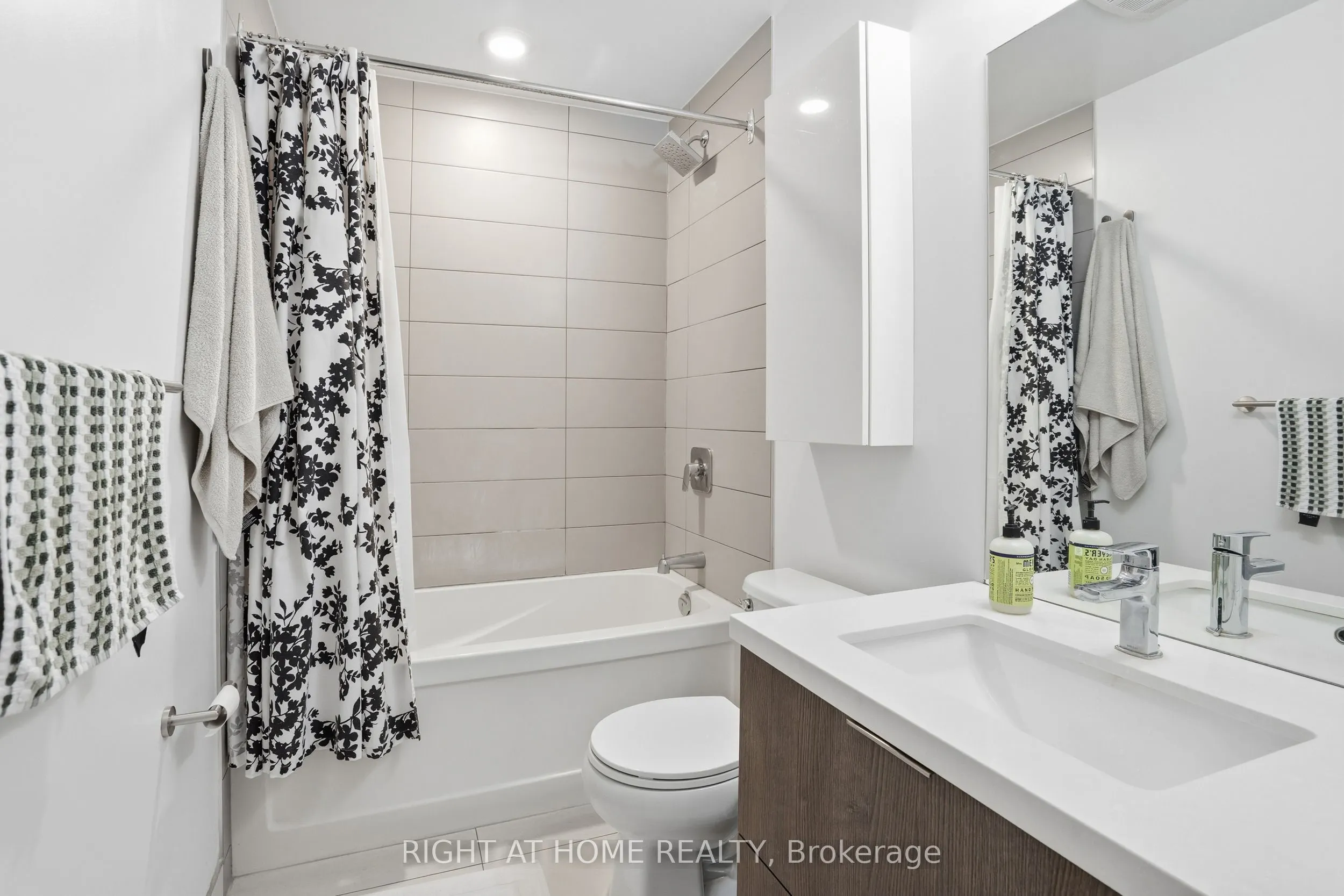 109 Ossington Avenue #511