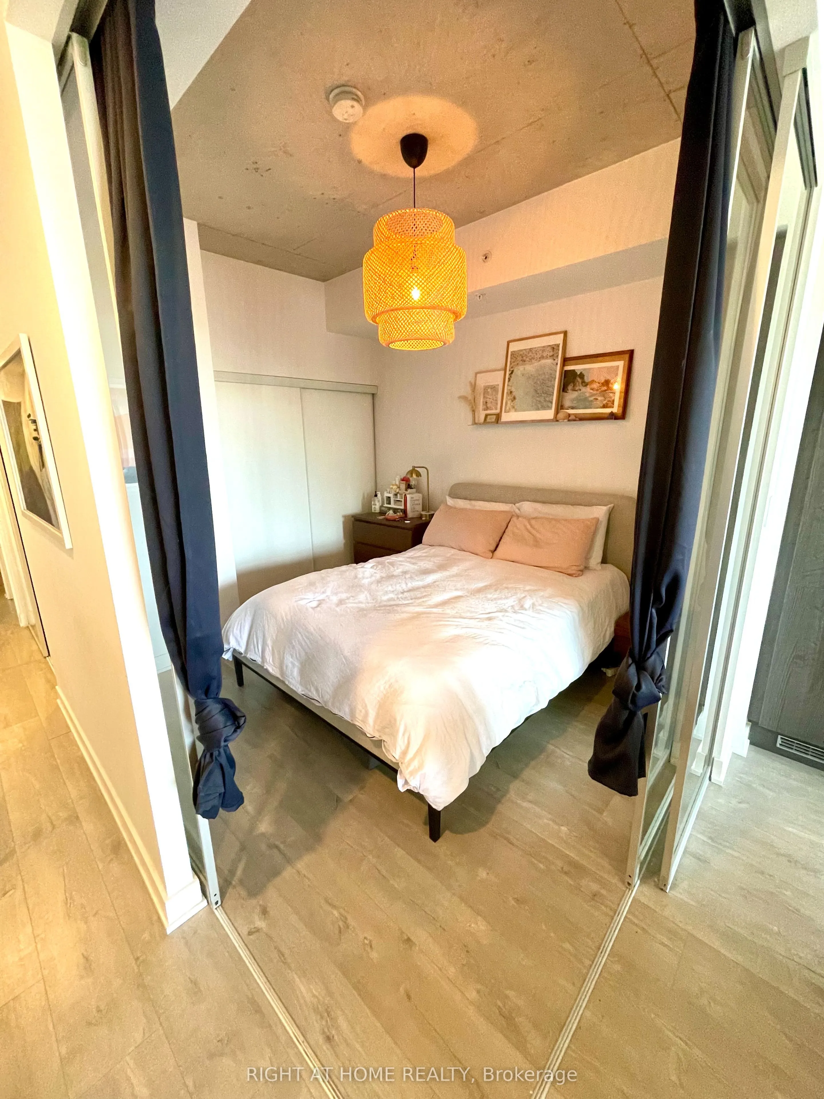 109 Ossington Avenue #511