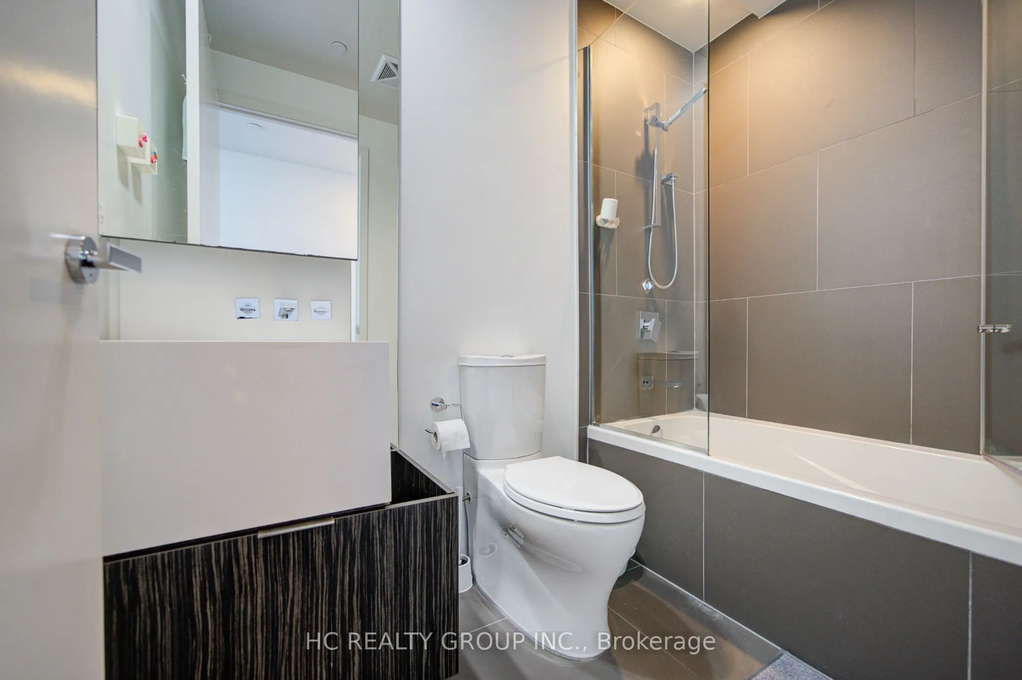 1 Bloor Street E #6209