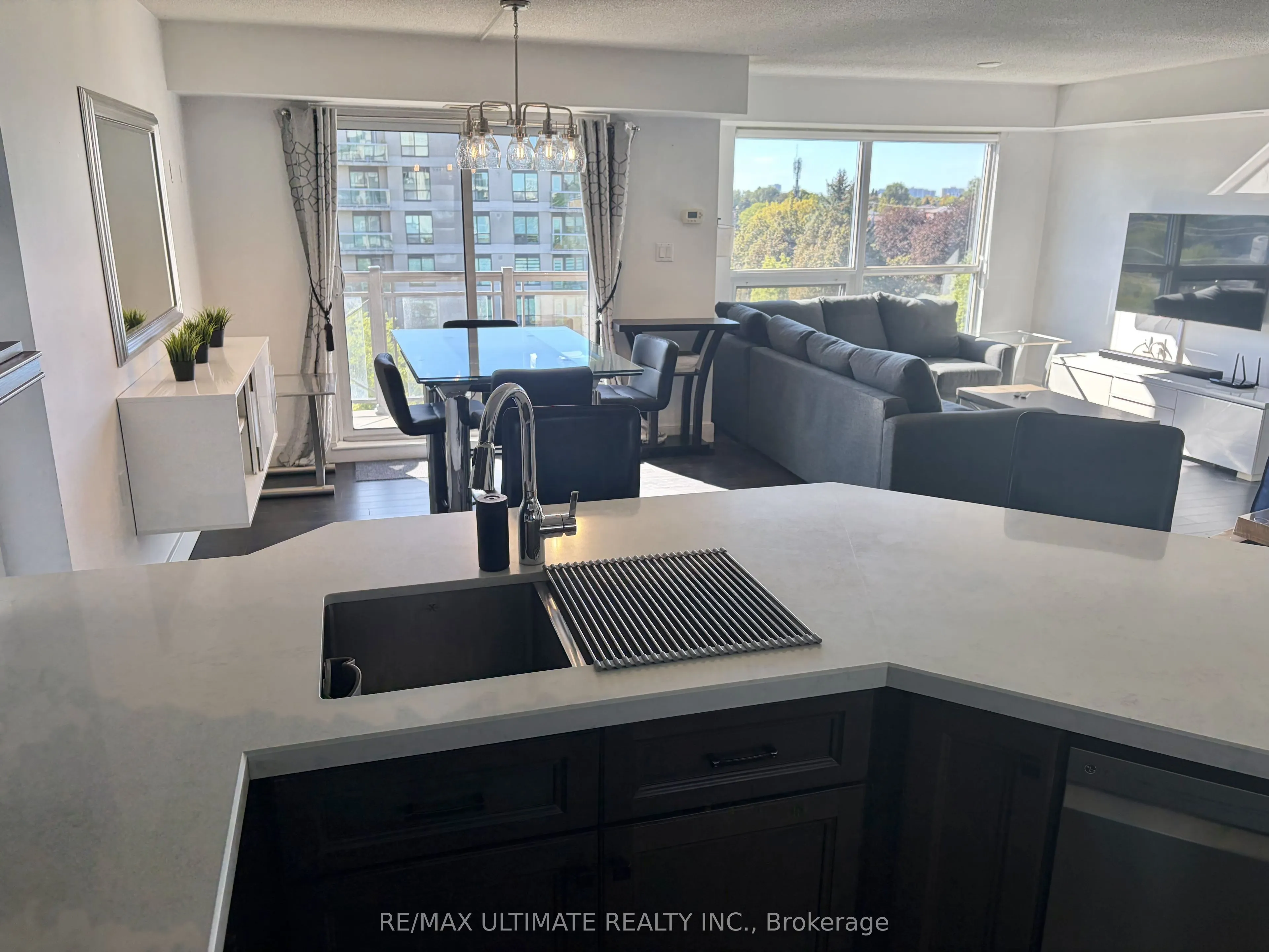 872 SHEPPARD Avenue W #513