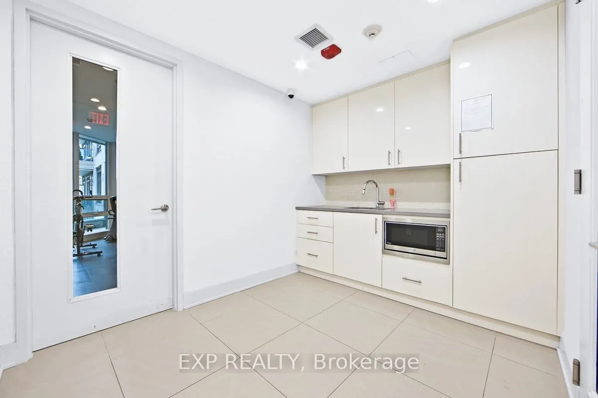 377 Madison Avenue #216