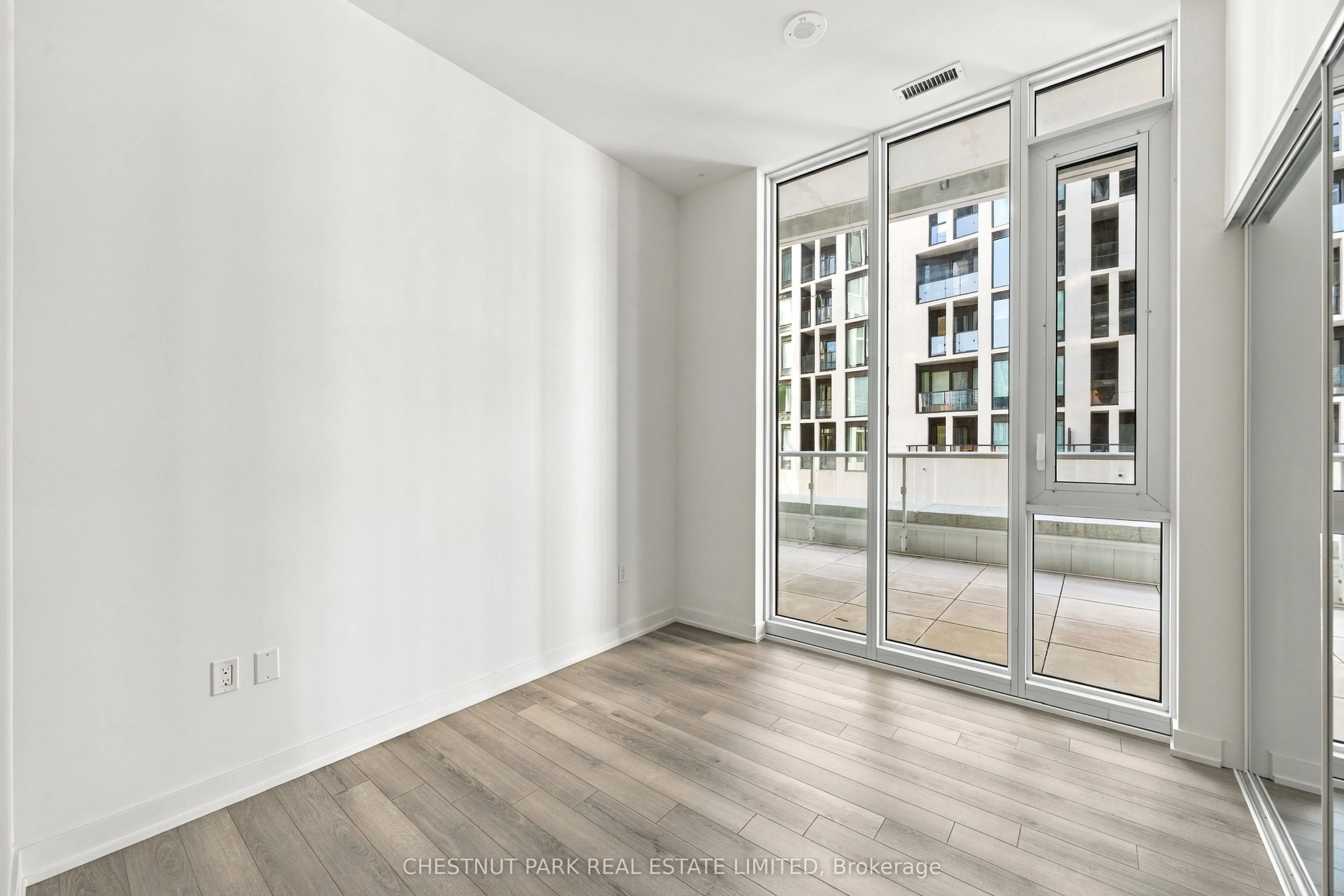 230 Simcoe Street #625