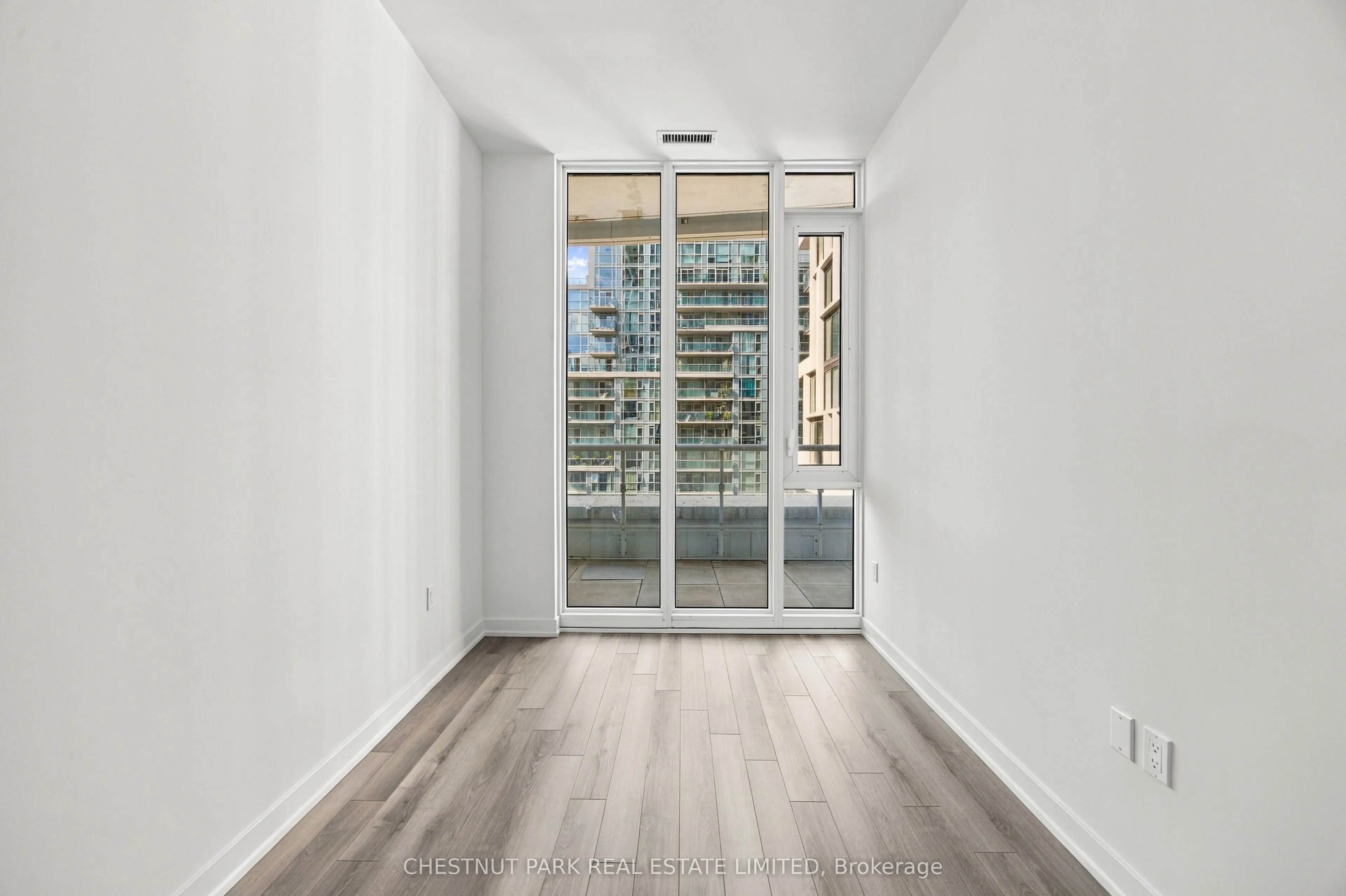 230 Simcoe Street #625
