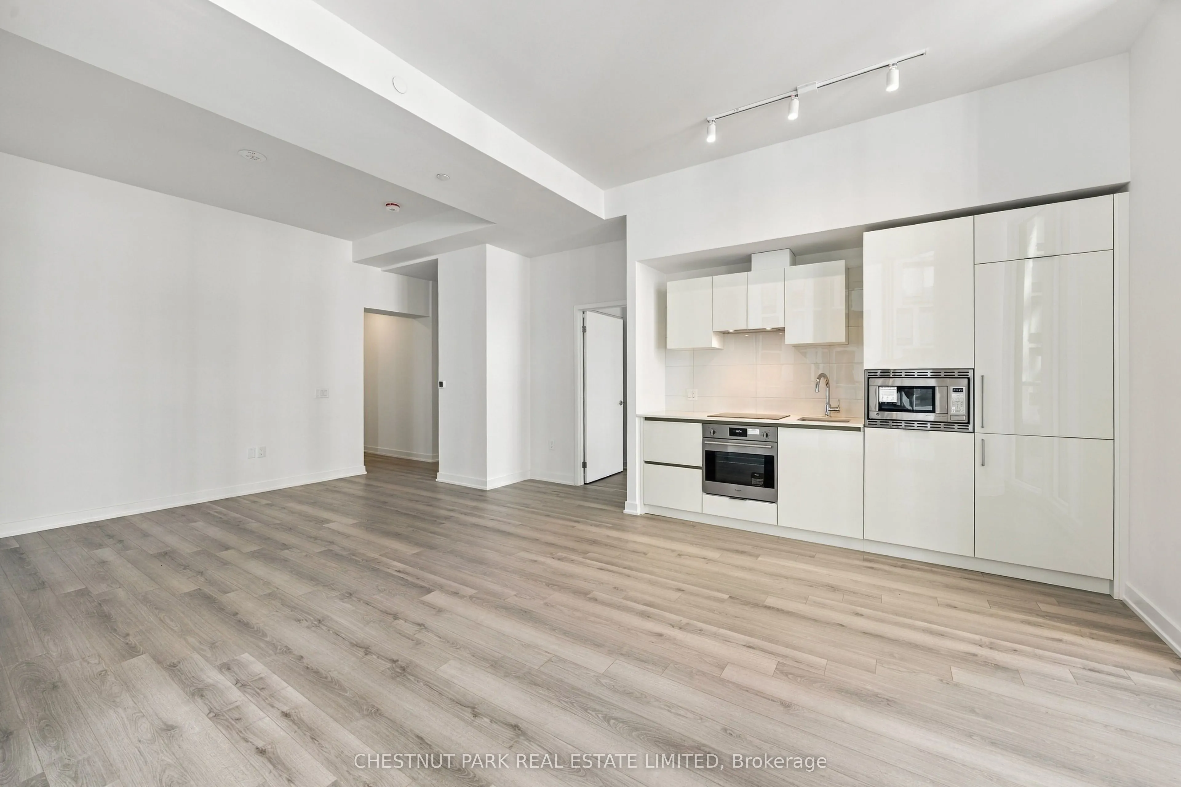 230 Simcoe Street #625