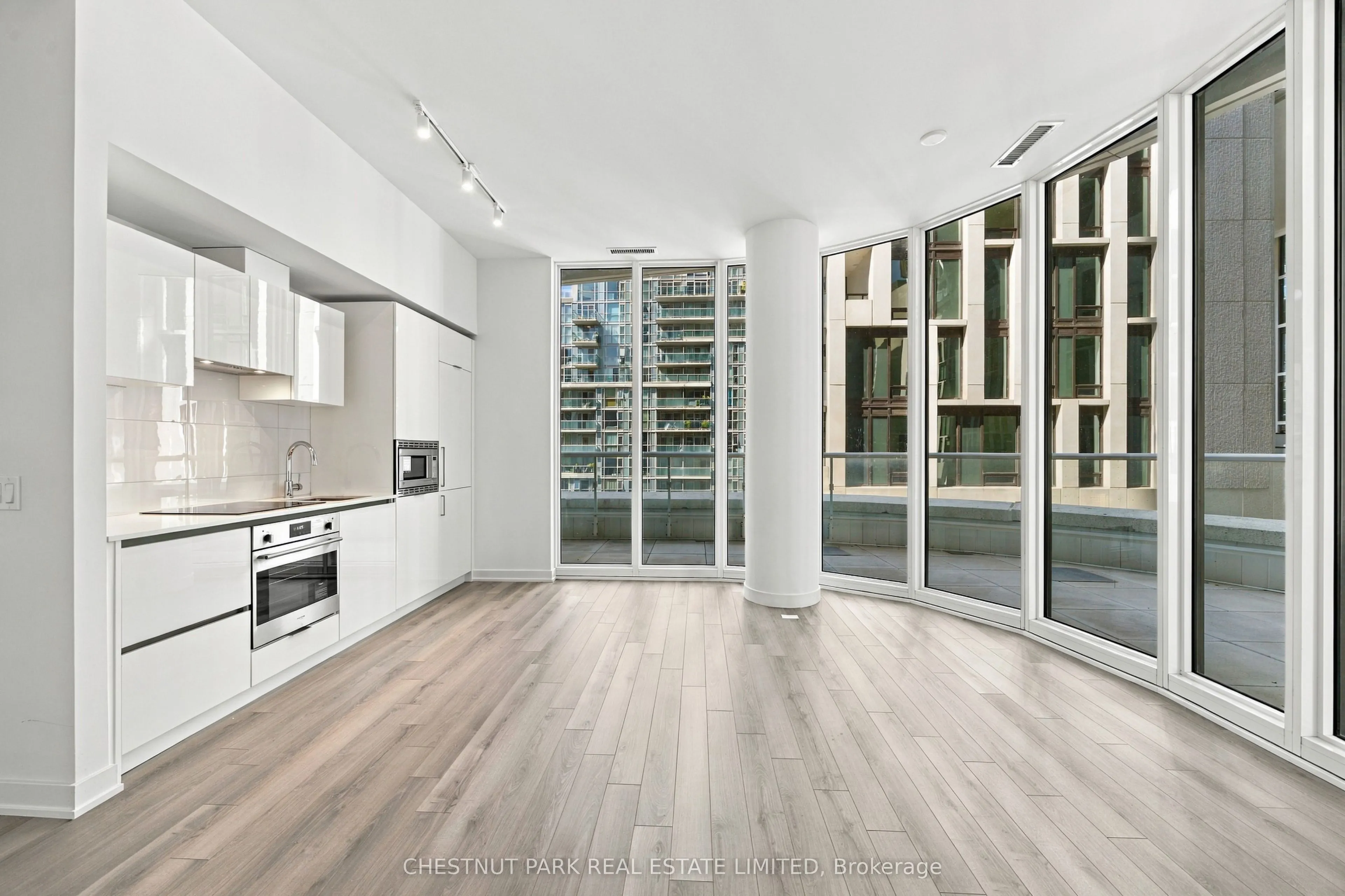 230 Simcoe Street #625