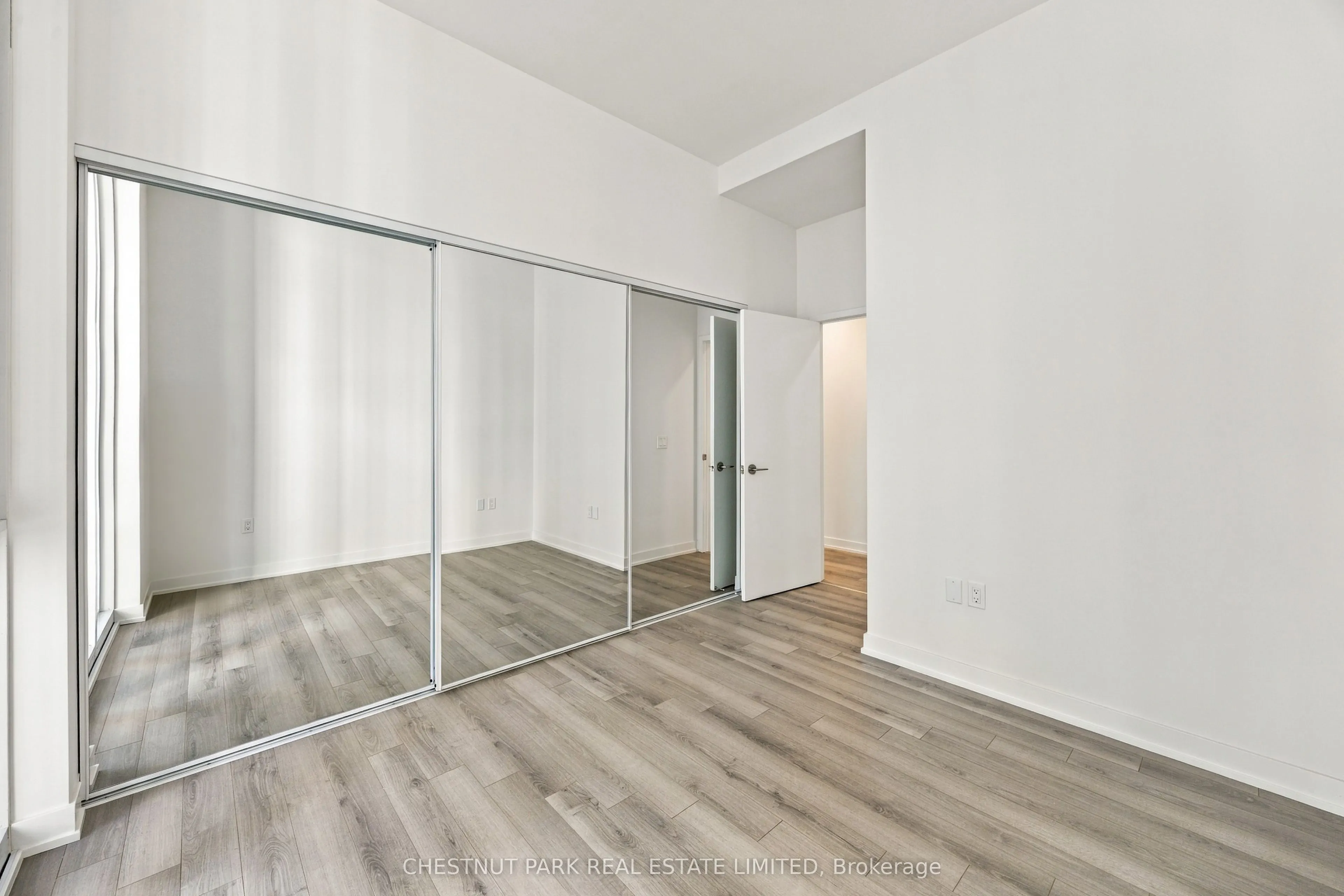 230 Simcoe Street #625