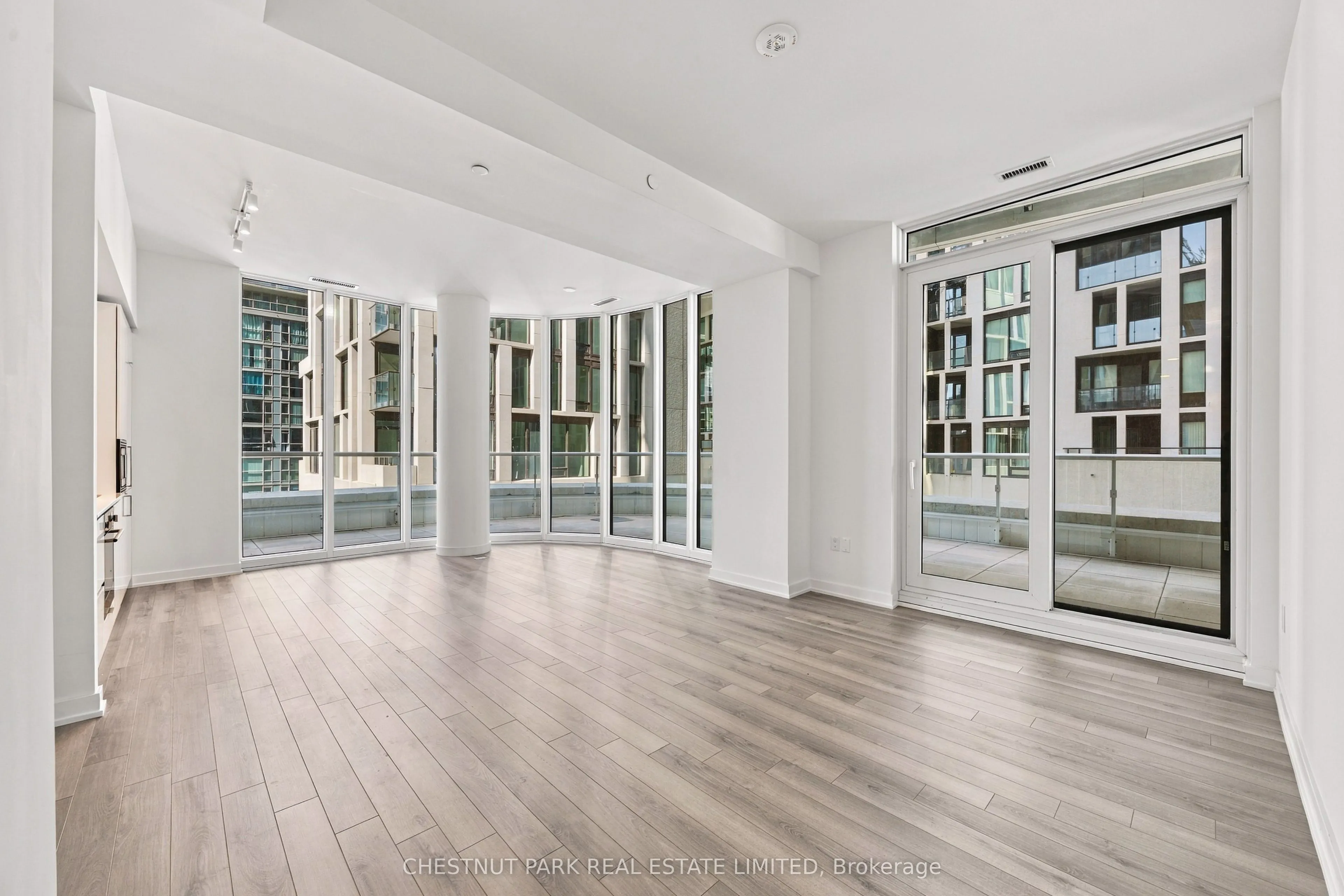 230 Simcoe Street #625