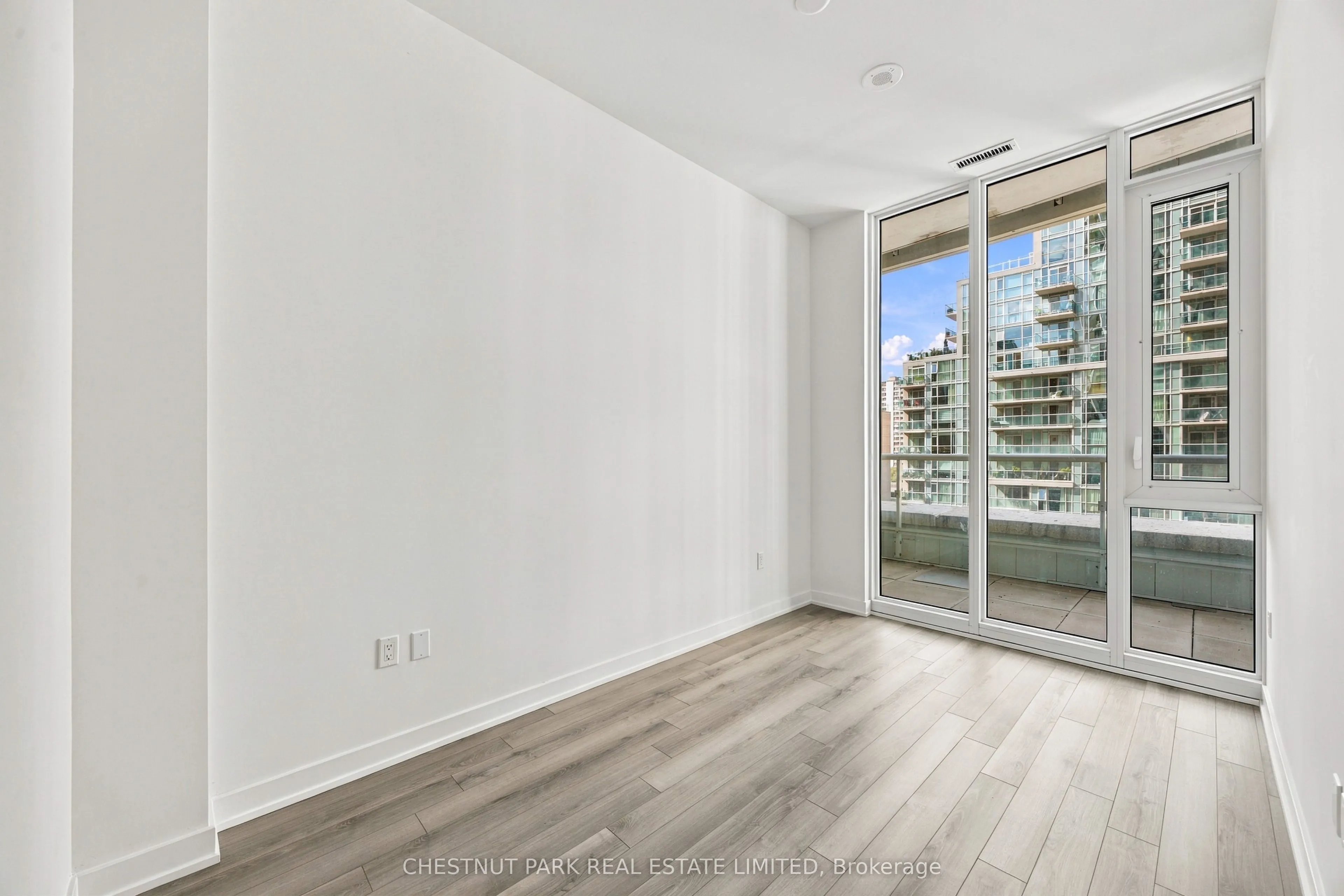 230 Simcoe Street #625