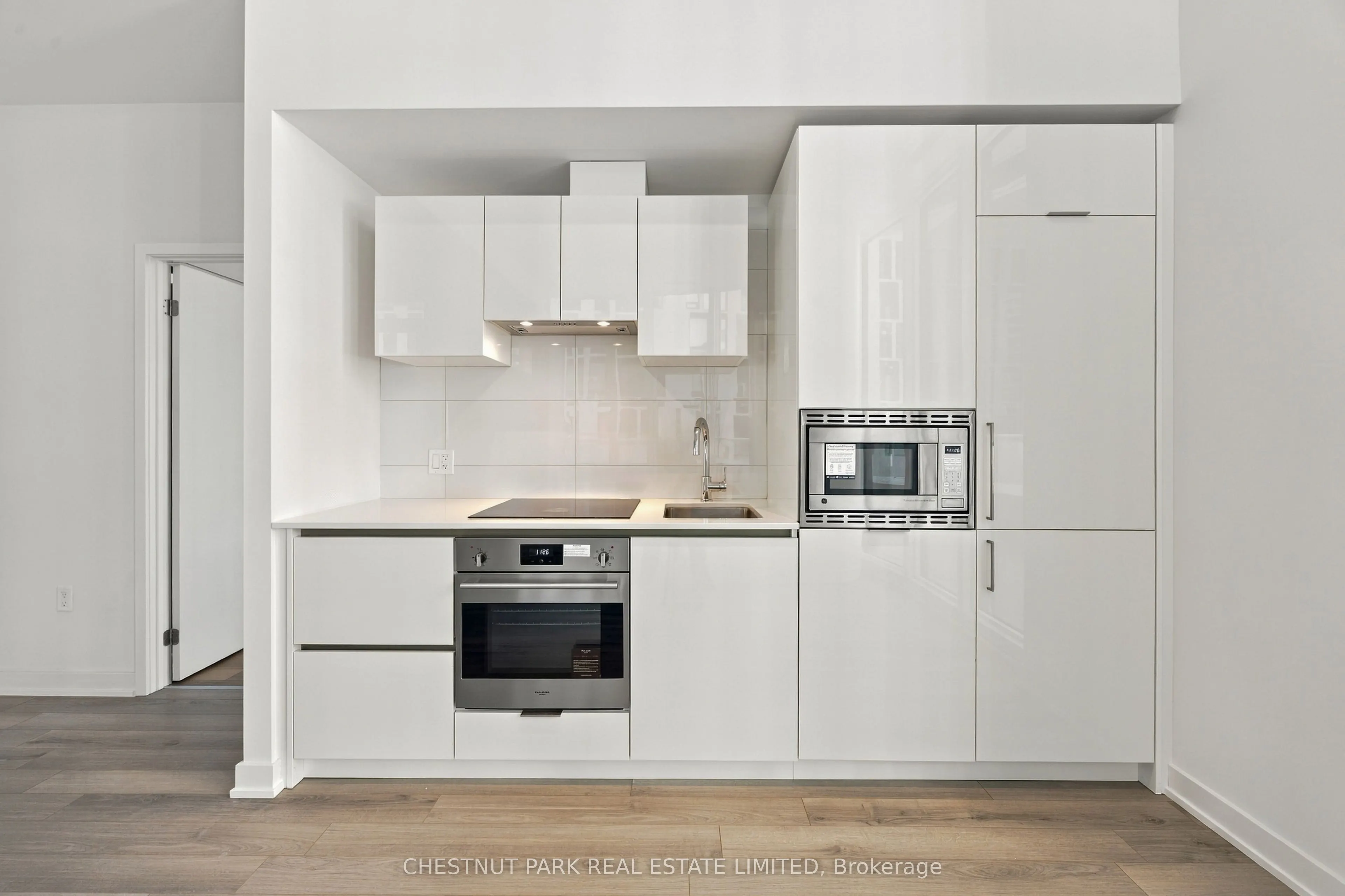 230 Simcoe Street #625