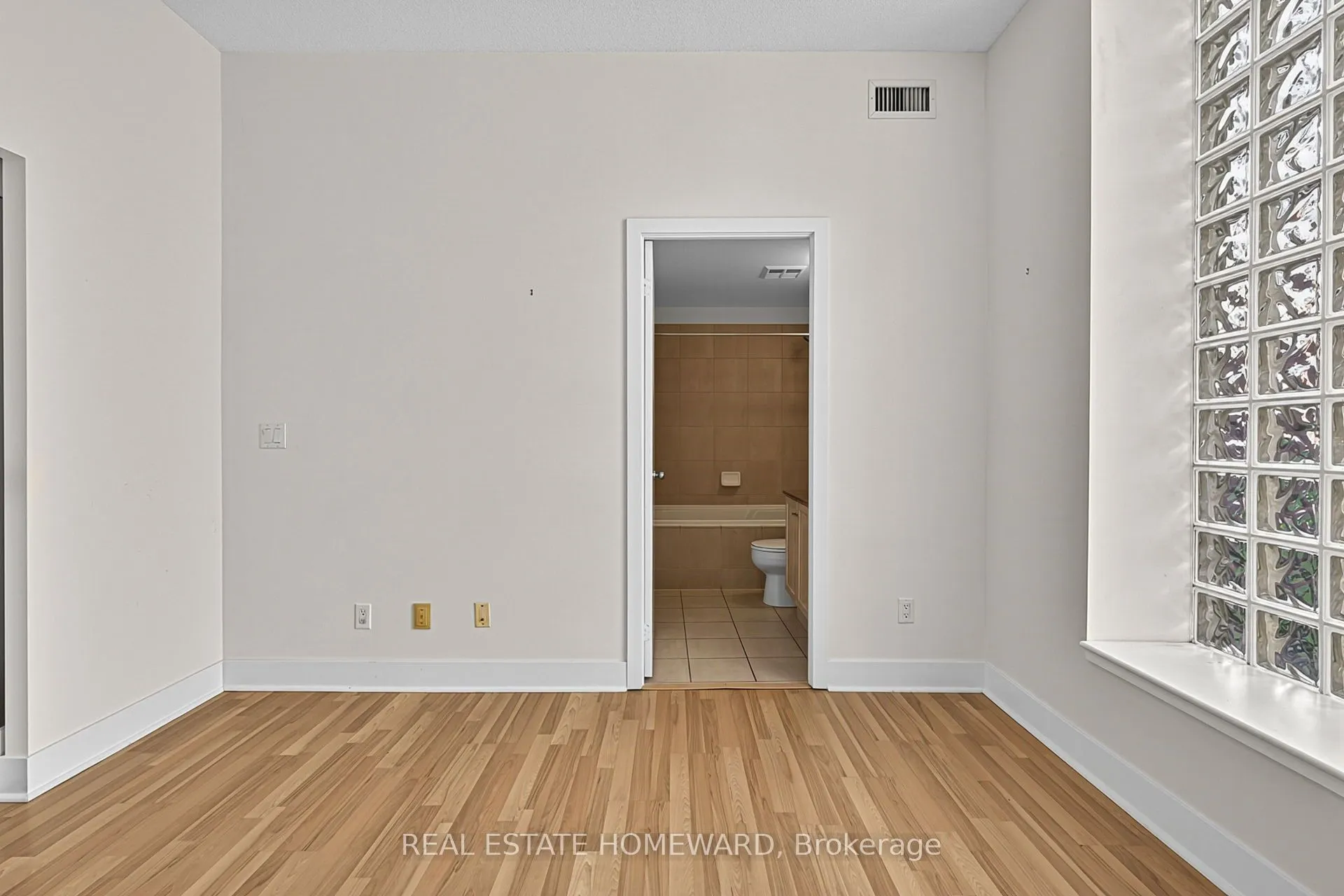 168 King Street E #302