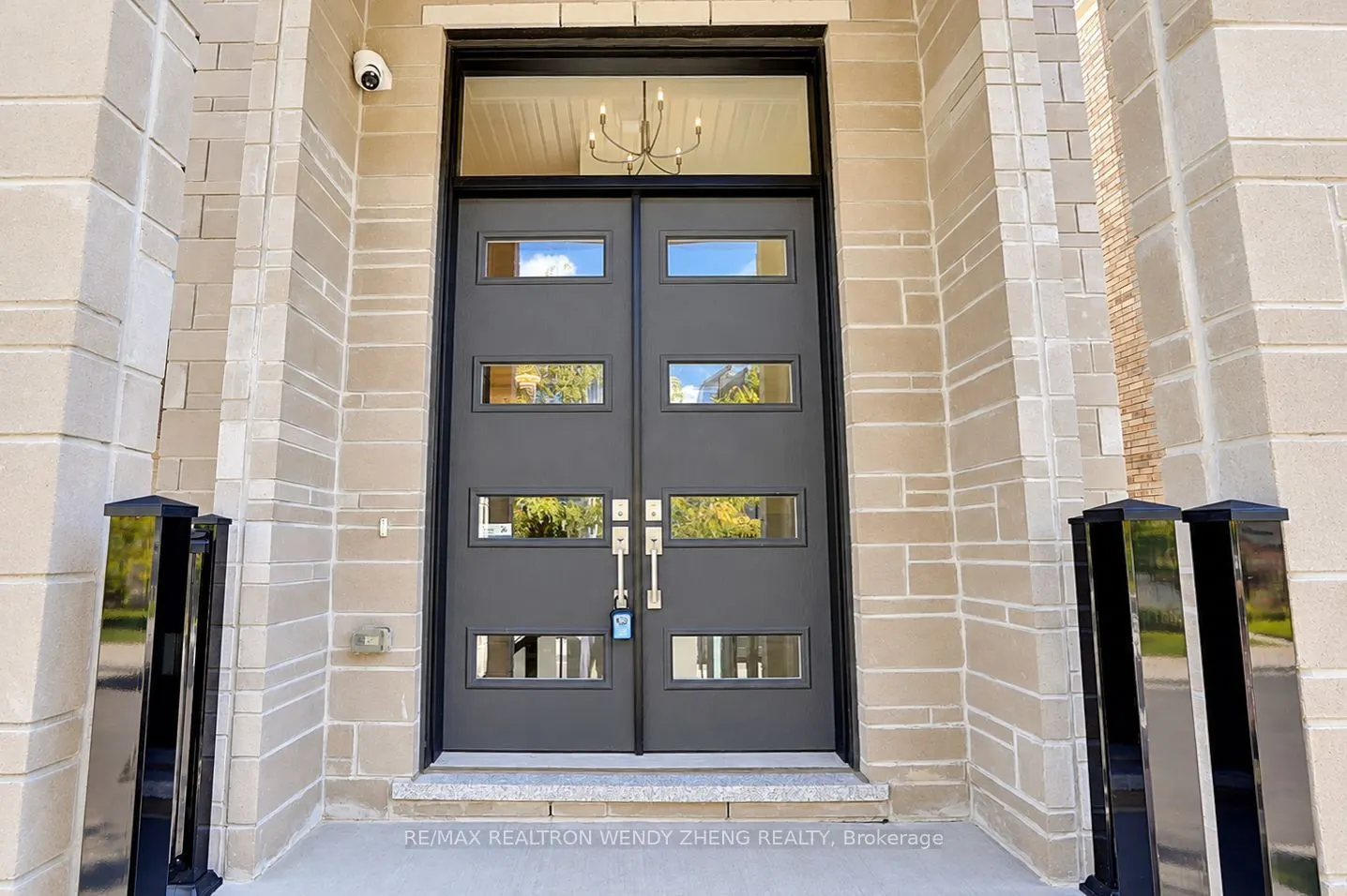 11 Hollyhock Court