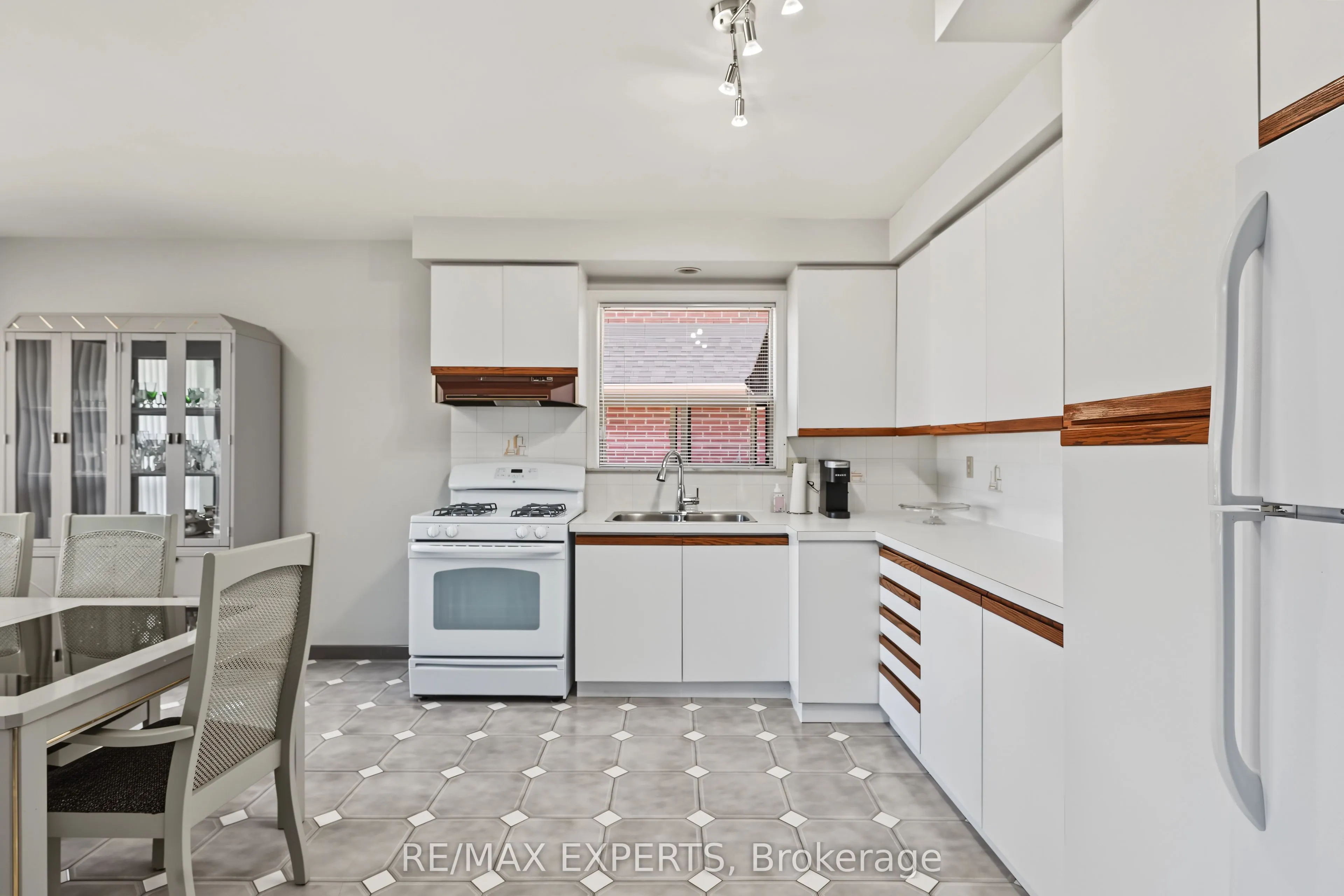 129 Sultana Avenue