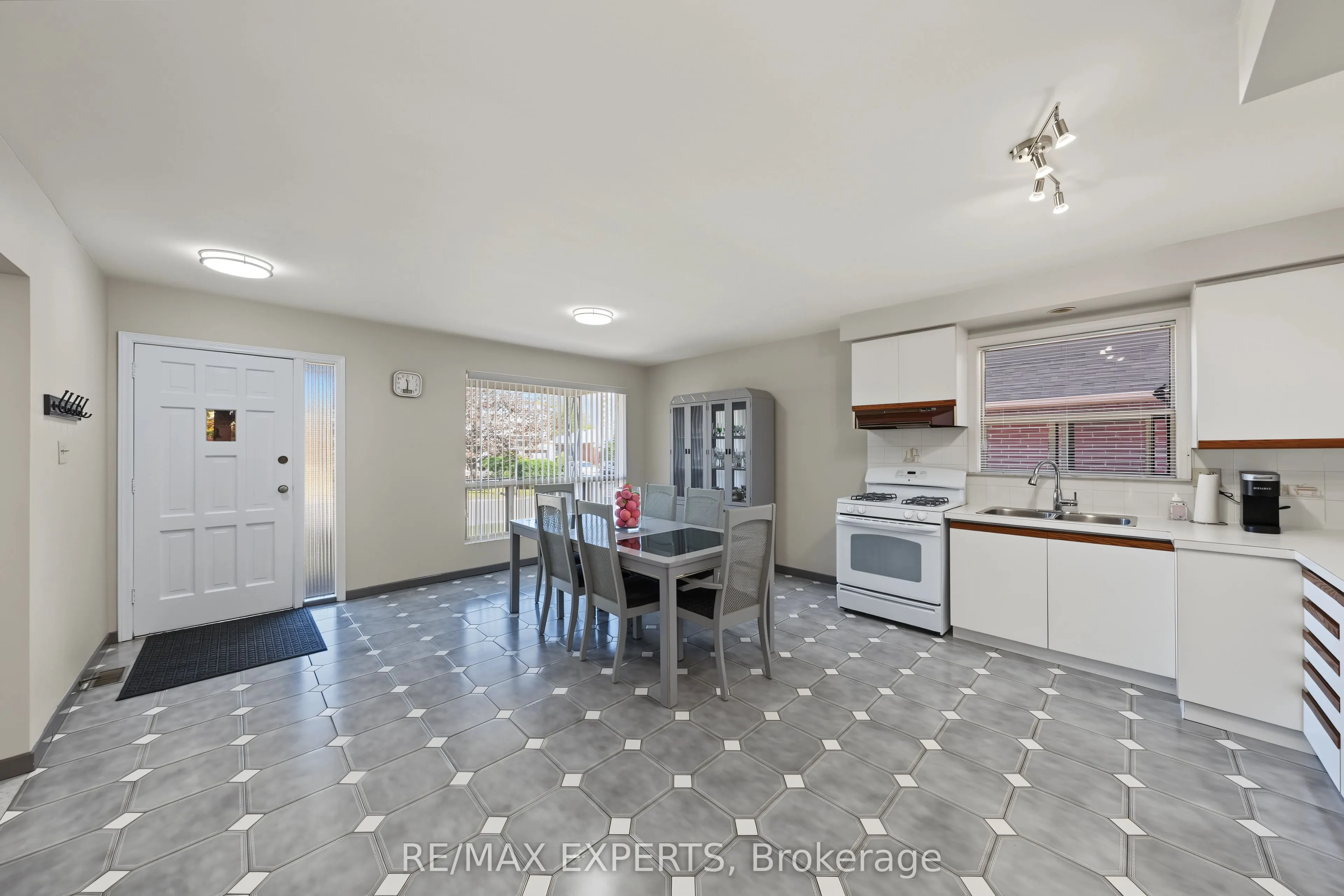 129 Sultana Avenue