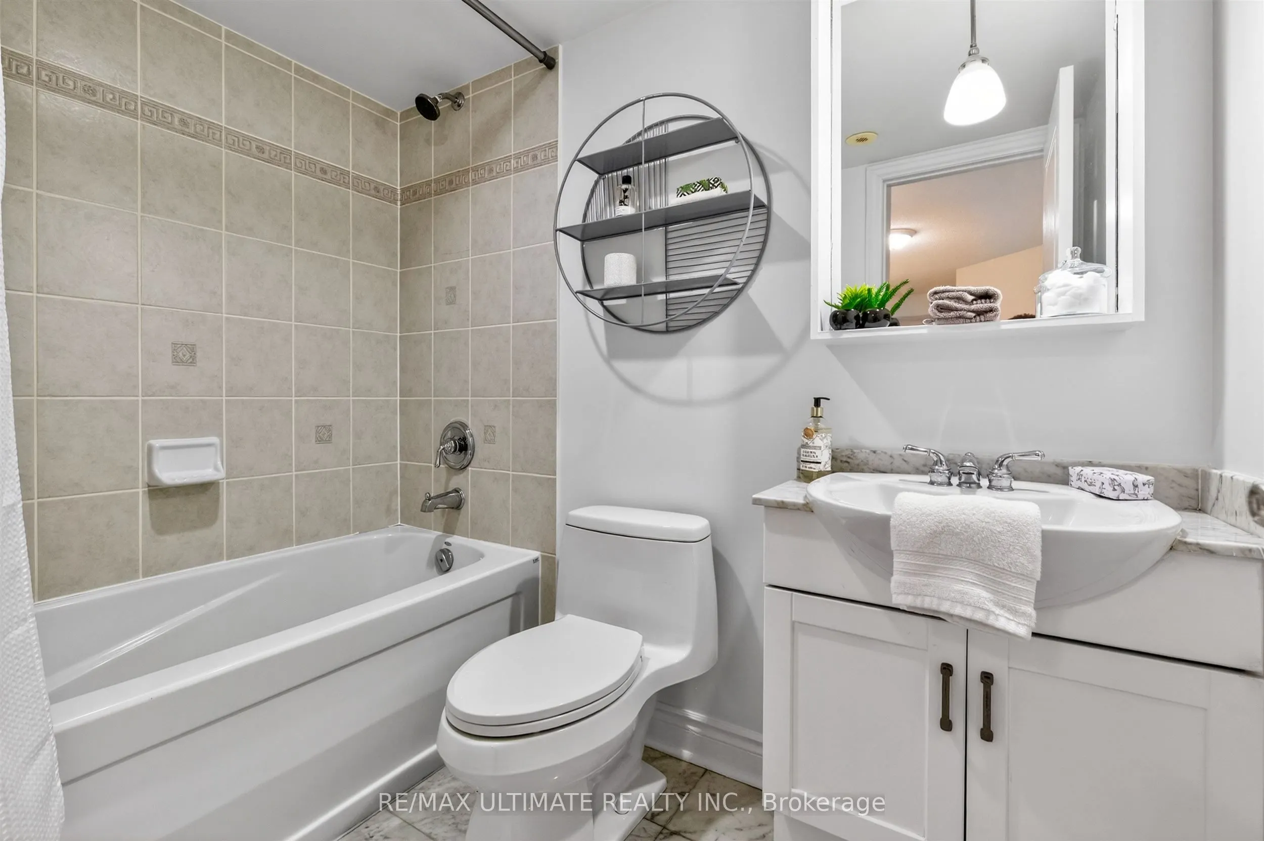 70 Byng Avenue #4