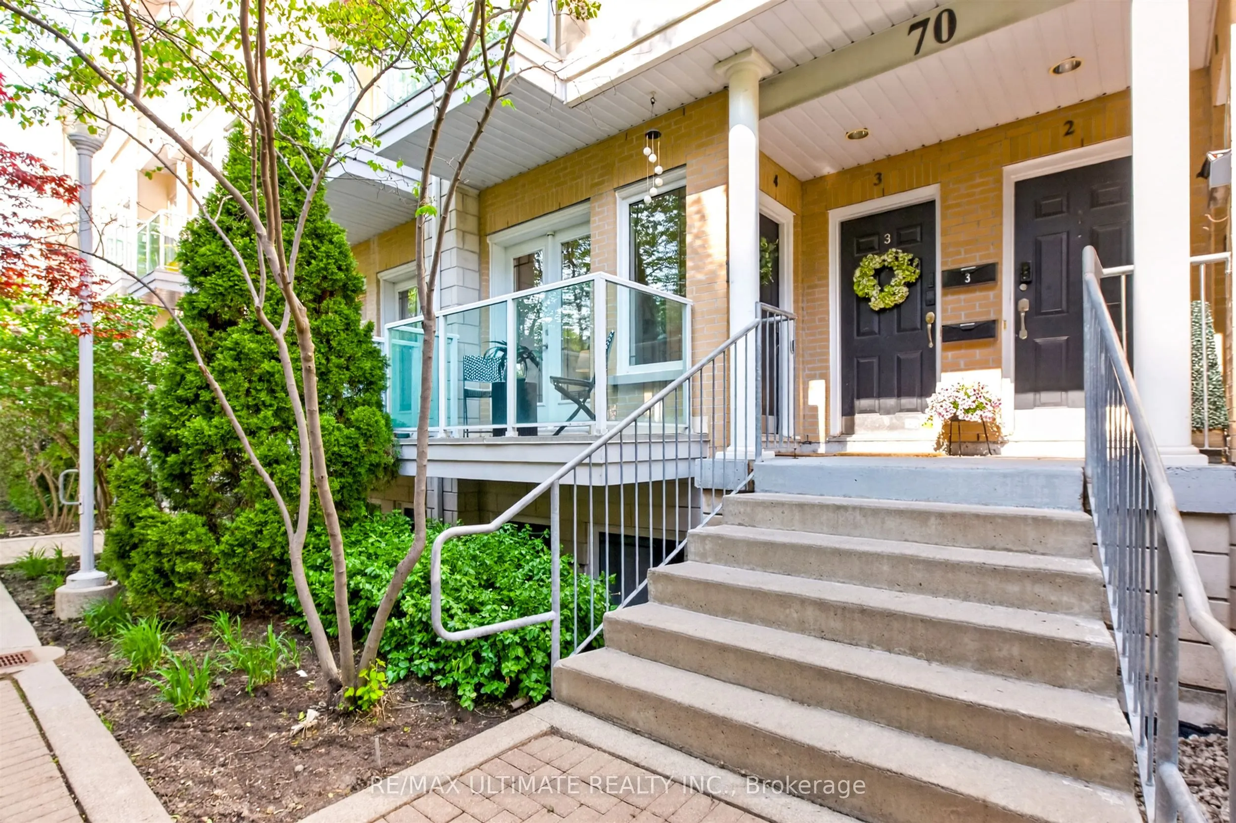 70 Byng Avenue #4