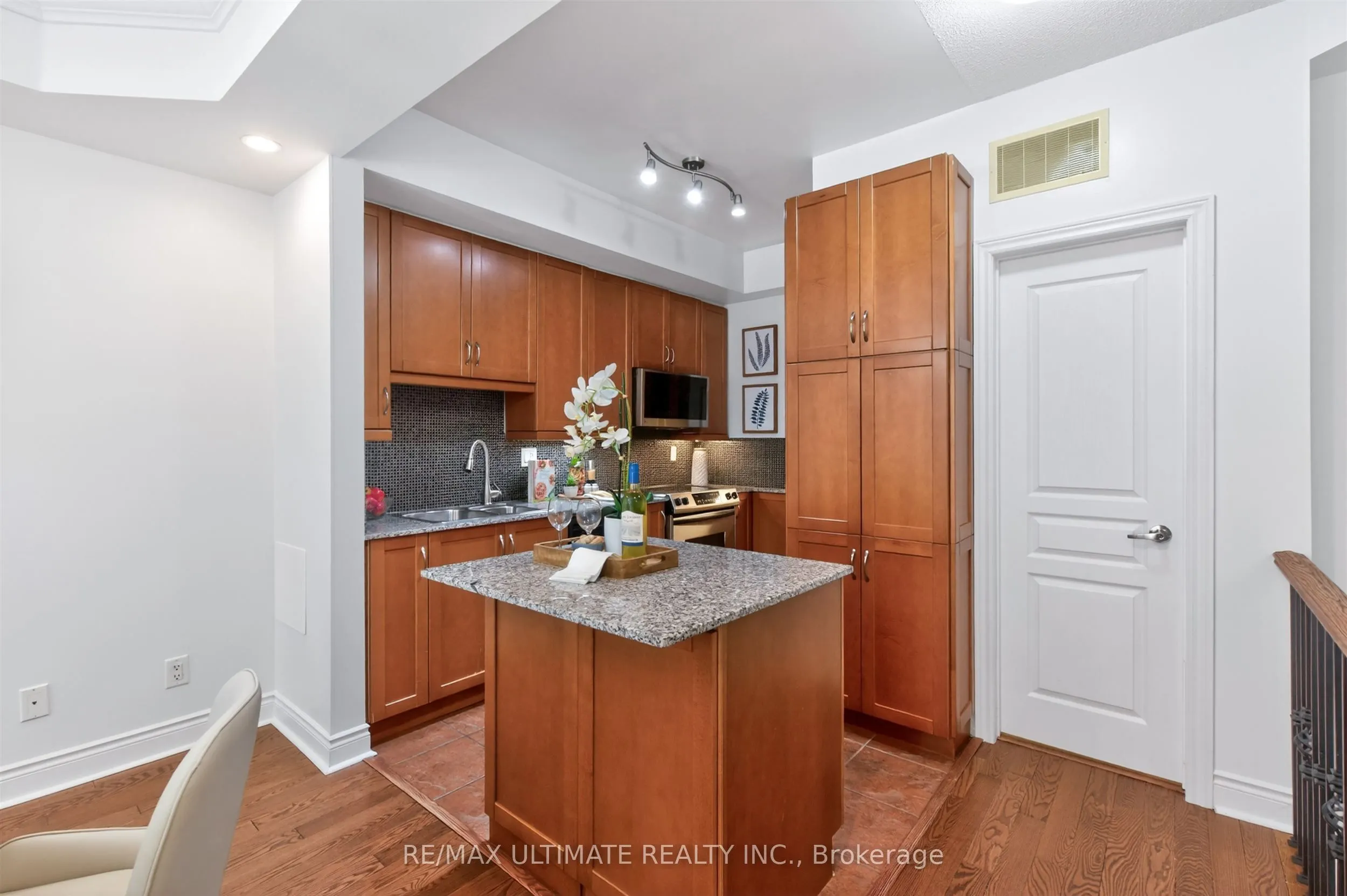 70 Byng Avenue #4