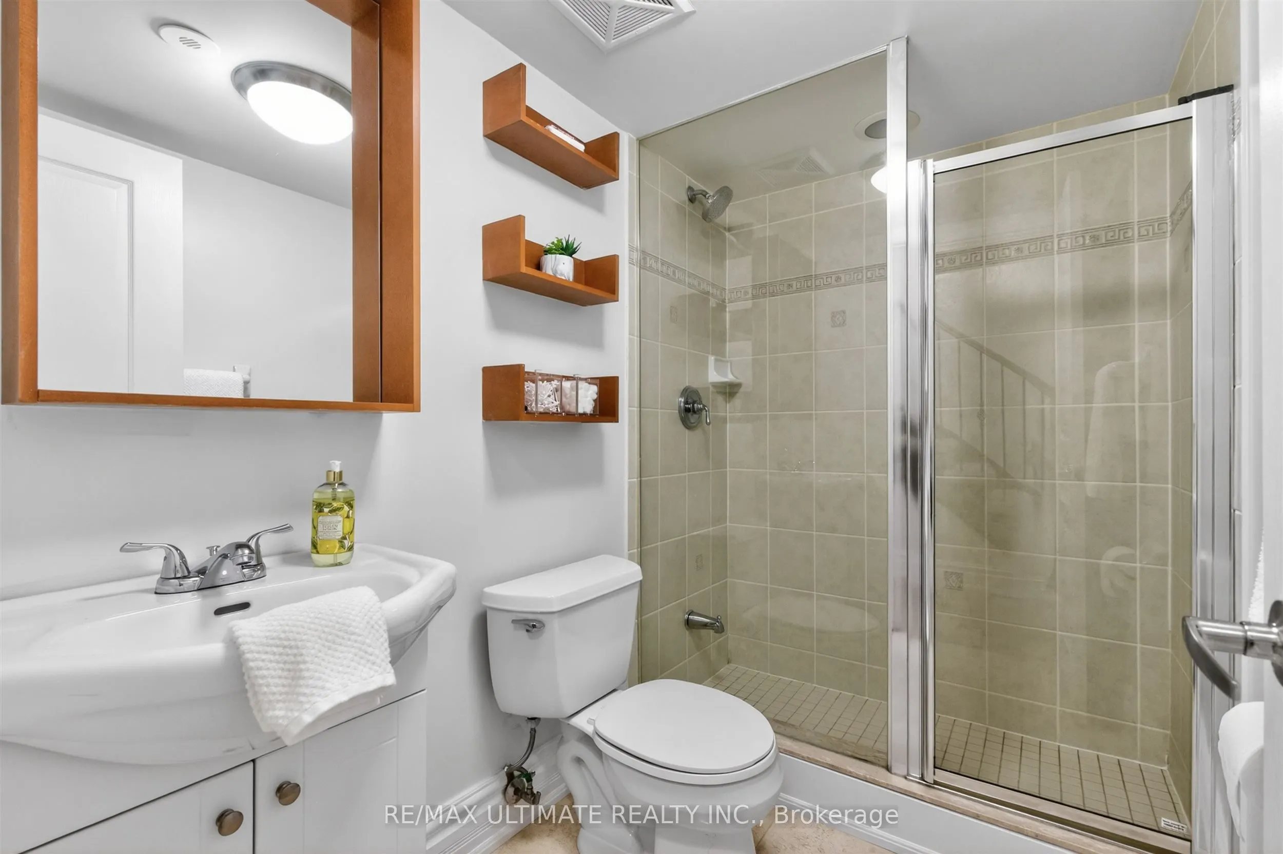 70 Byng Avenue #4