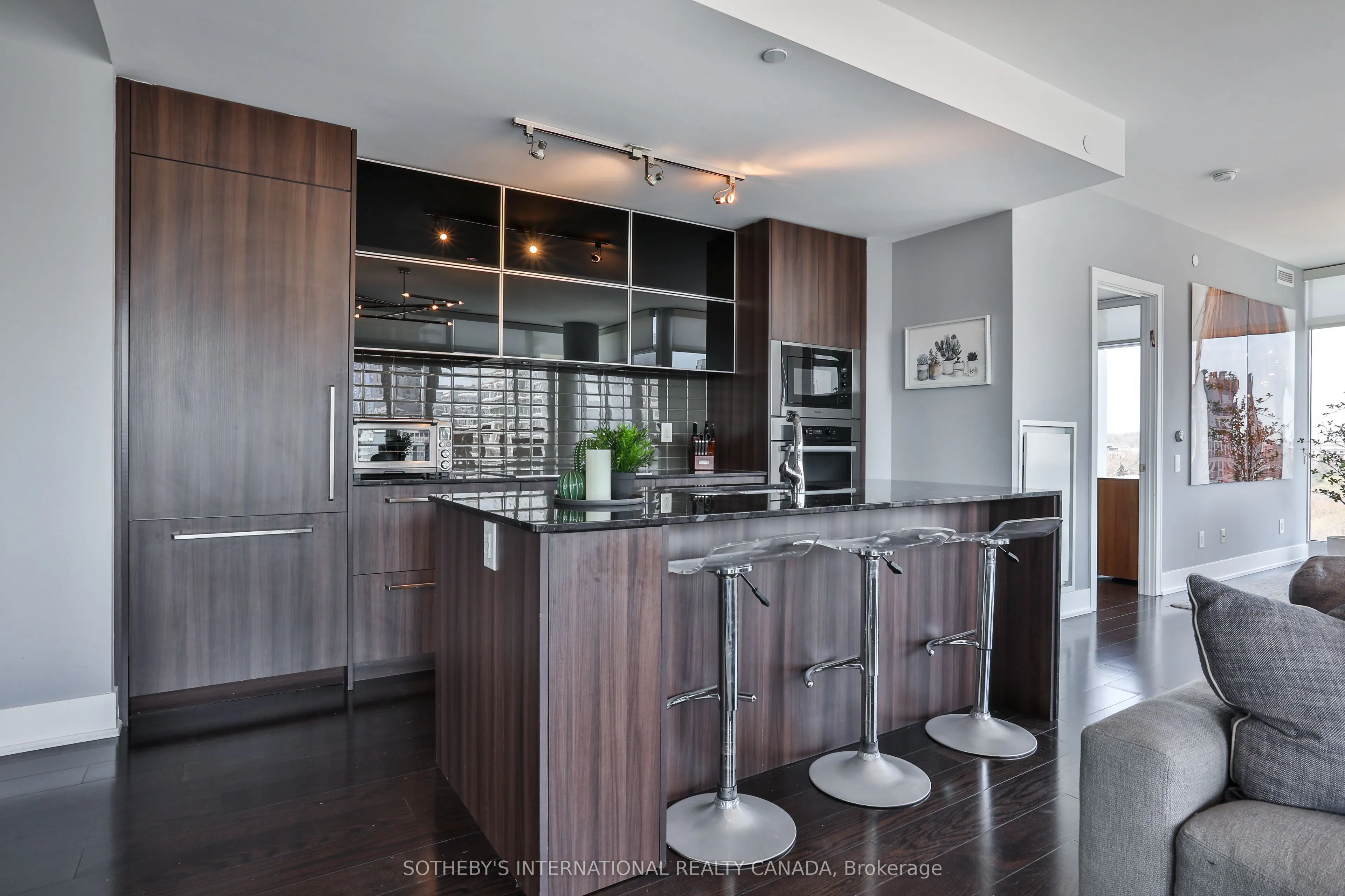 170 Avenue Road #811