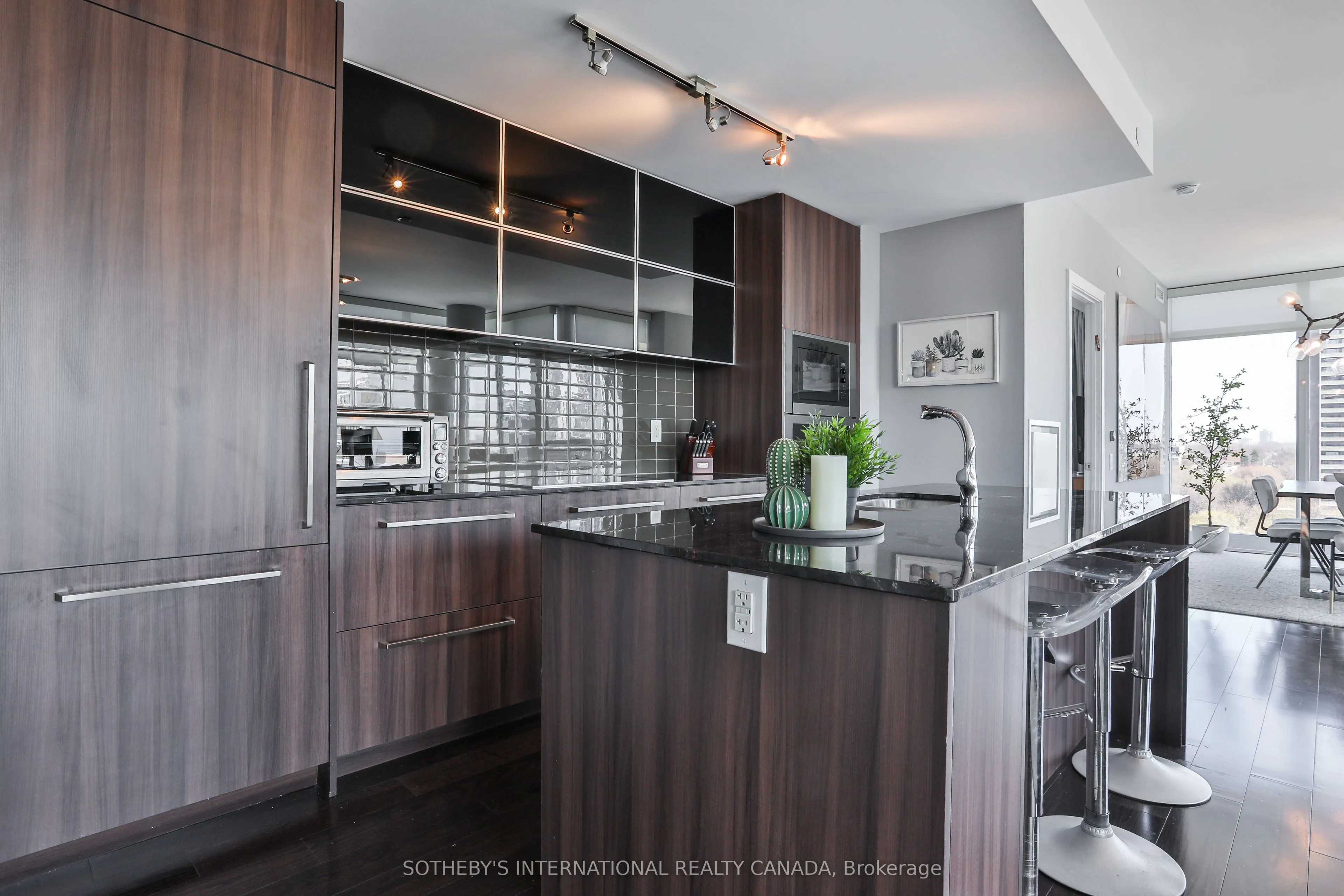 170 Avenue Road #811