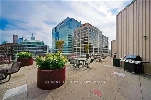 717 Bay Street #605