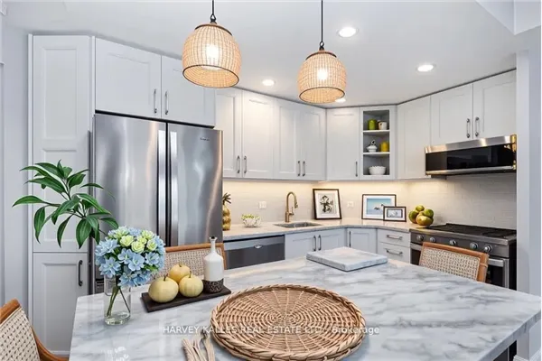 218 Queens Quay W #502