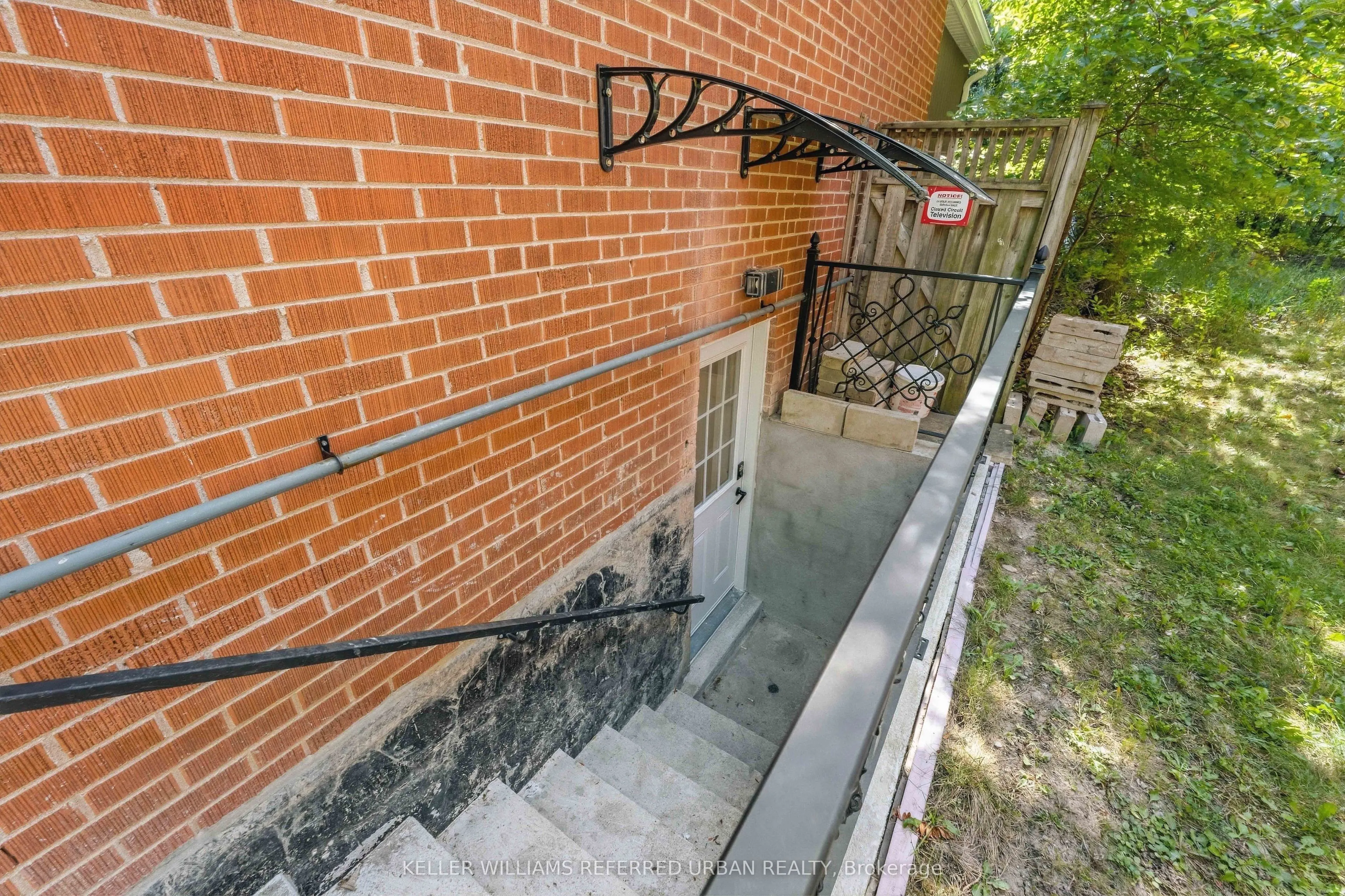27 Christine Crescent