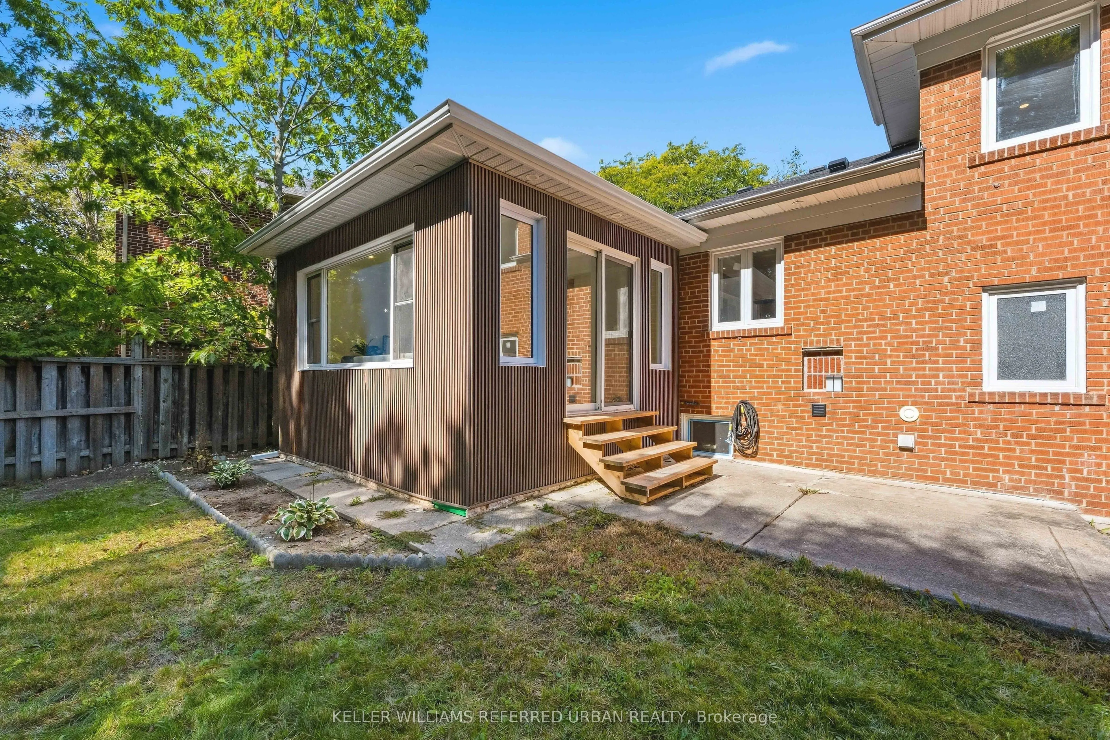 27 Christine Crescent