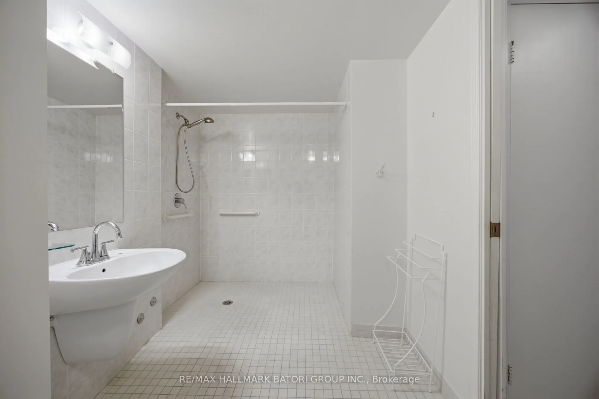 10 Kenneth Avenue #211
