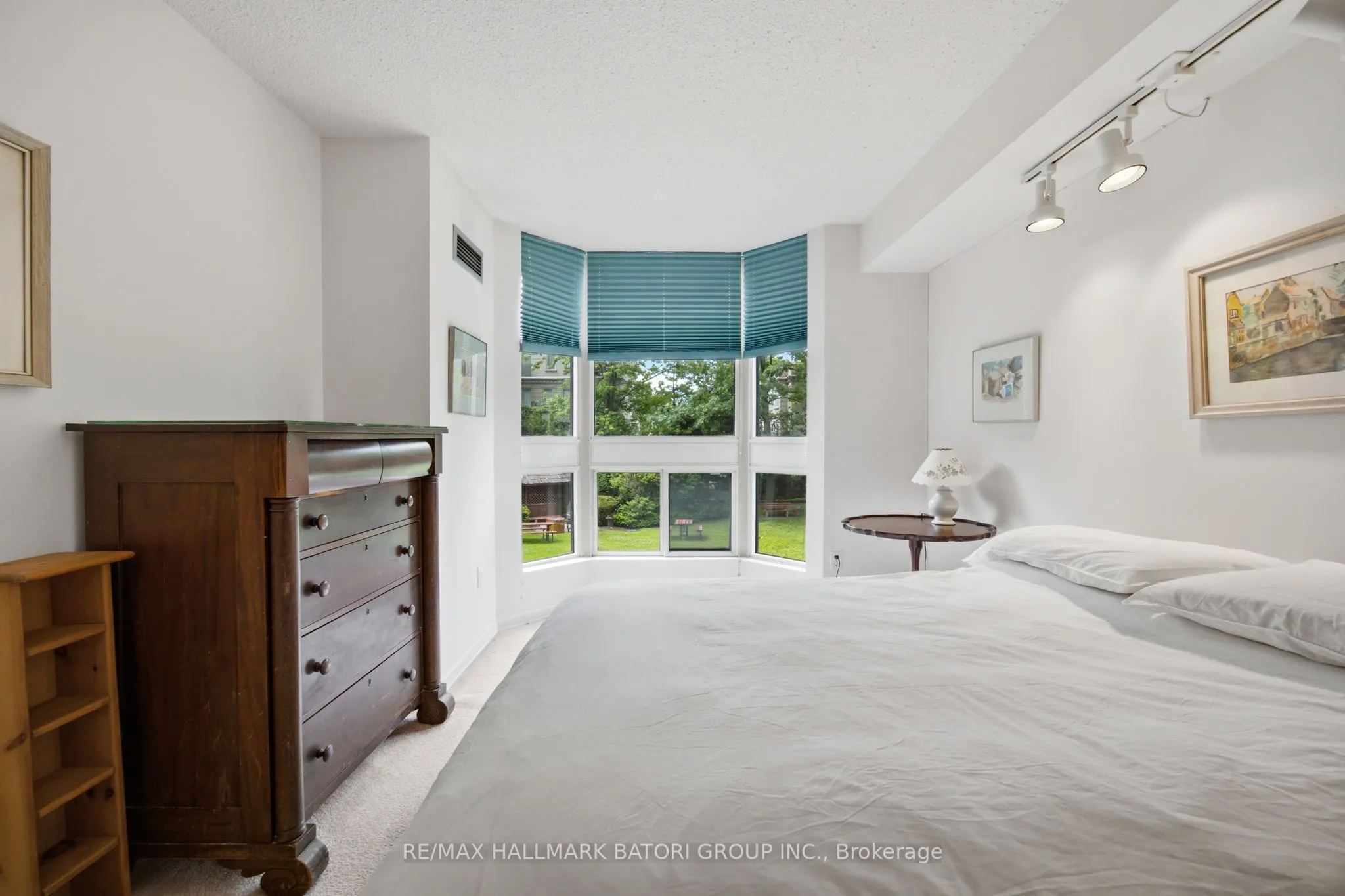 10 Kenneth Avenue #211