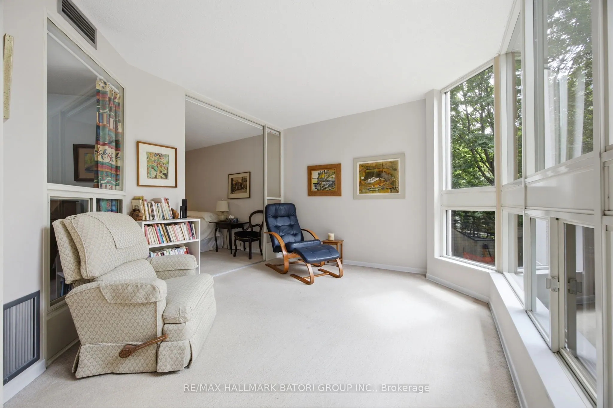 10 Kenneth Avenue #211