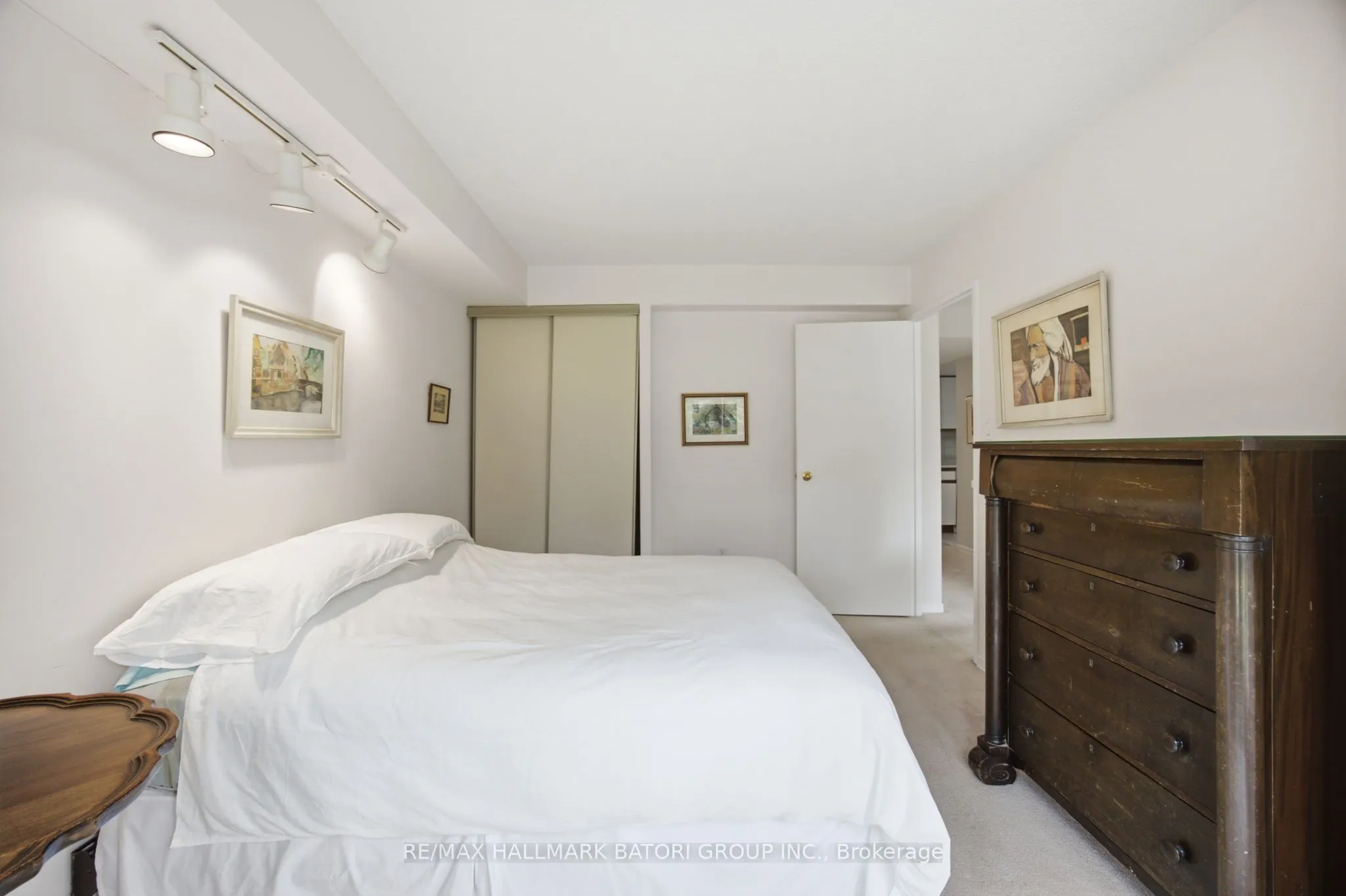 10 Kenneth Avenue #211