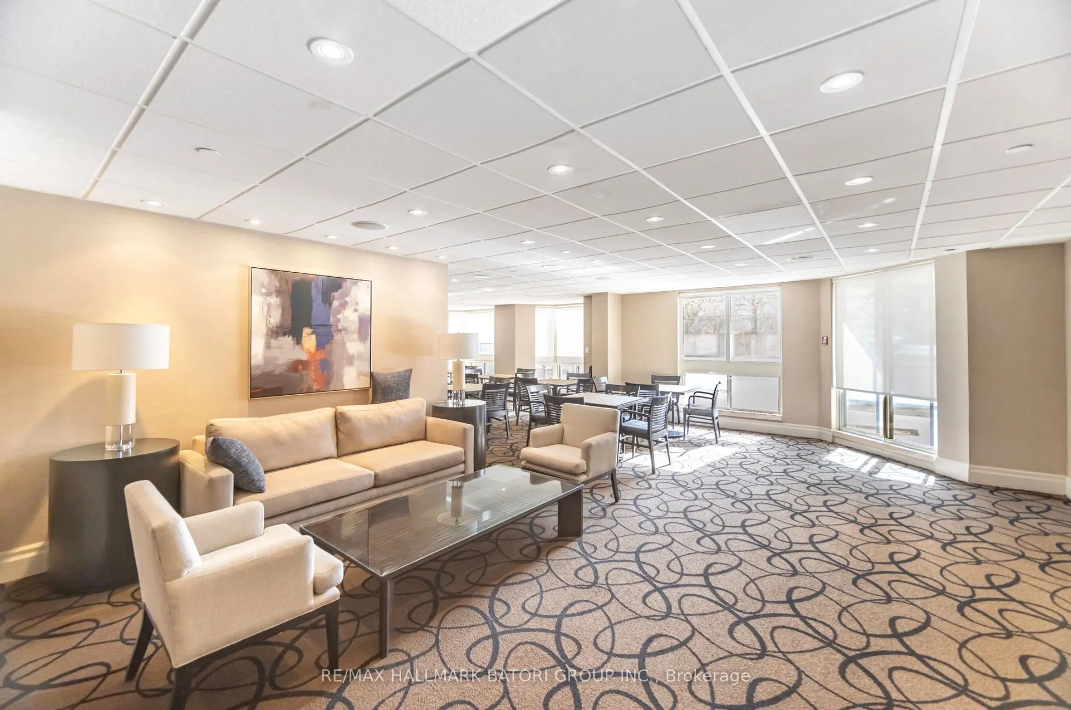 10 Kenneth Avenue #211