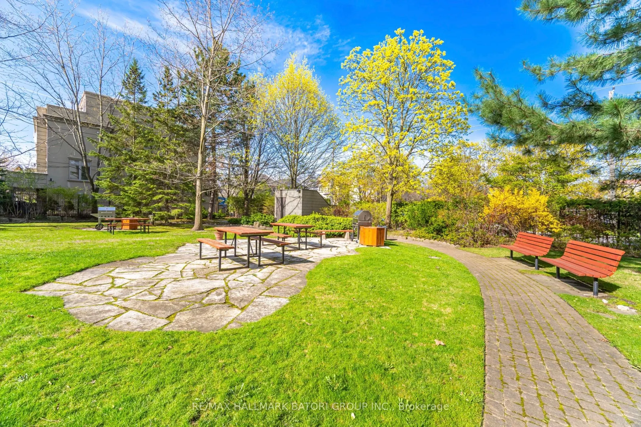 10 Kenneth Avenue #211