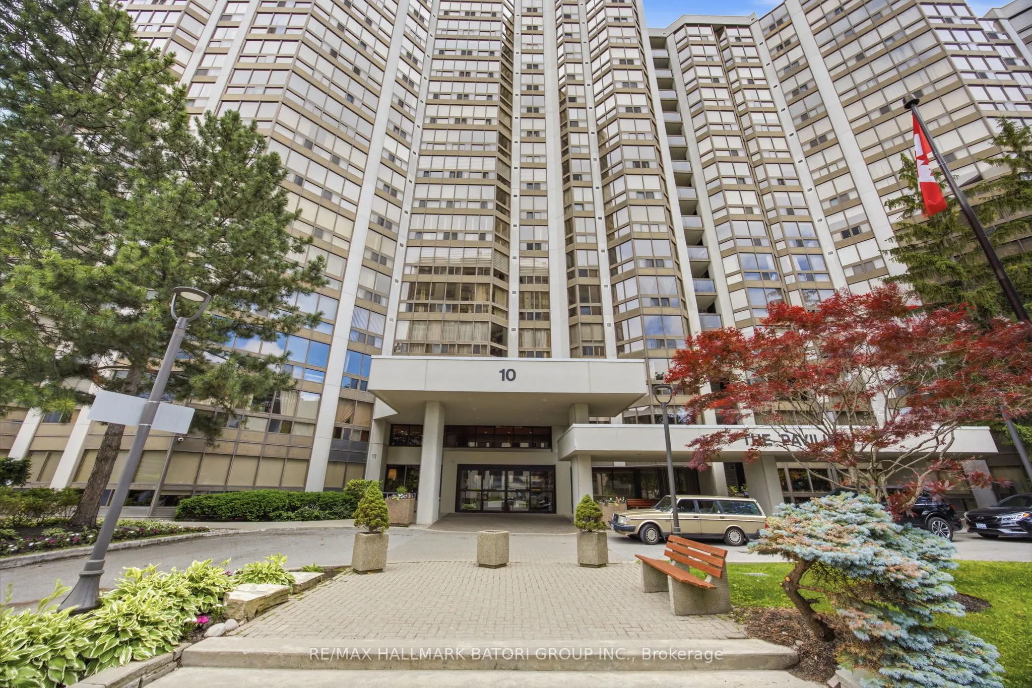 10 Kenneth Avenue #211