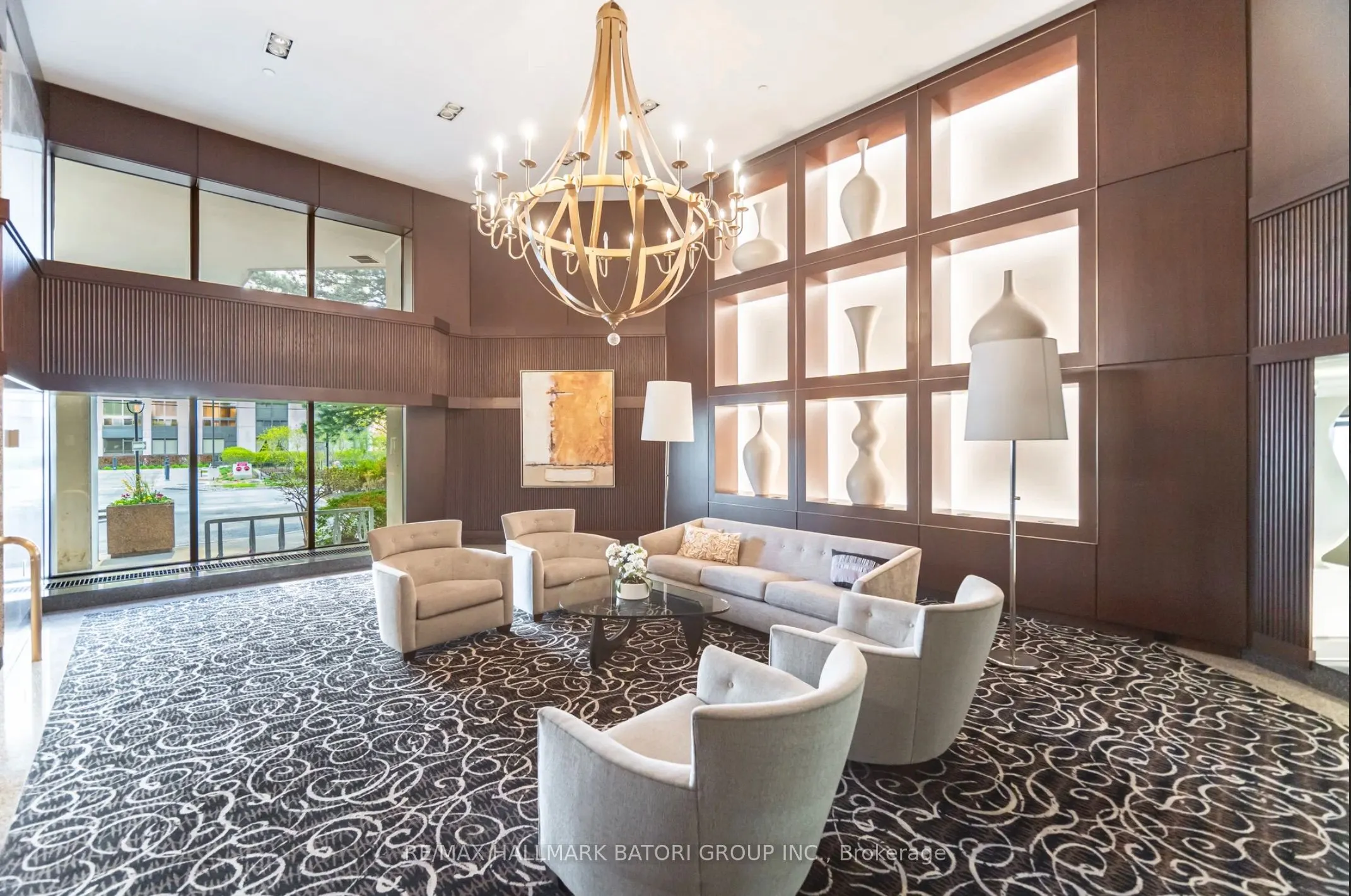 10 Kenneth Avenue #211